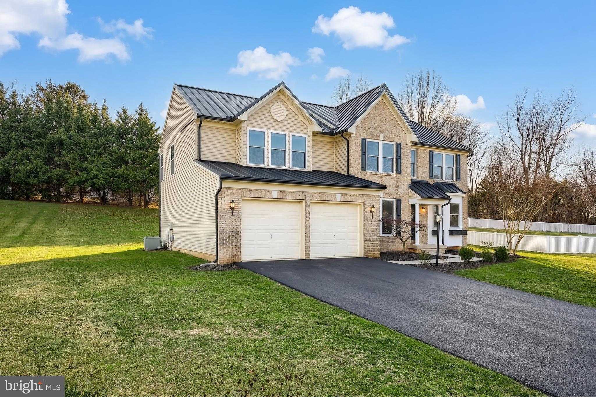 735 Clydesdale Dr photo 4