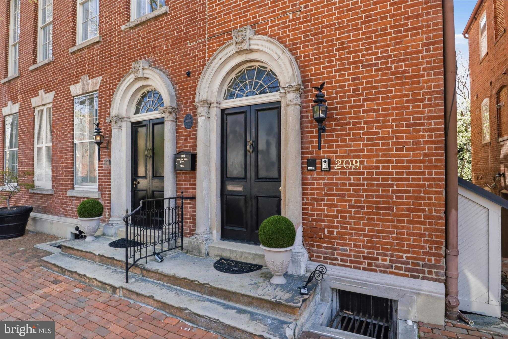 209 N Fairfax St photo 5