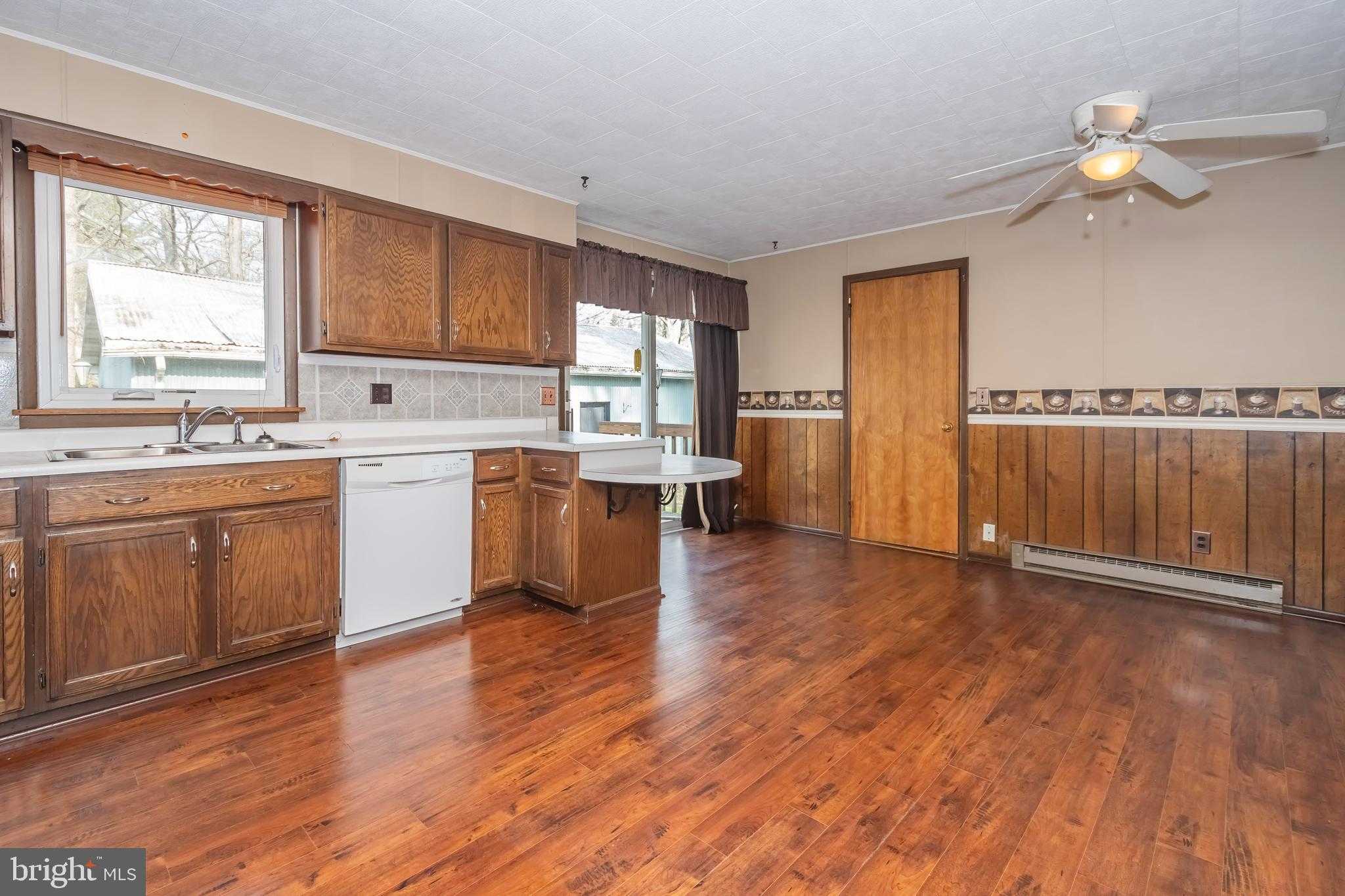 407 Seneca Ave photo 12