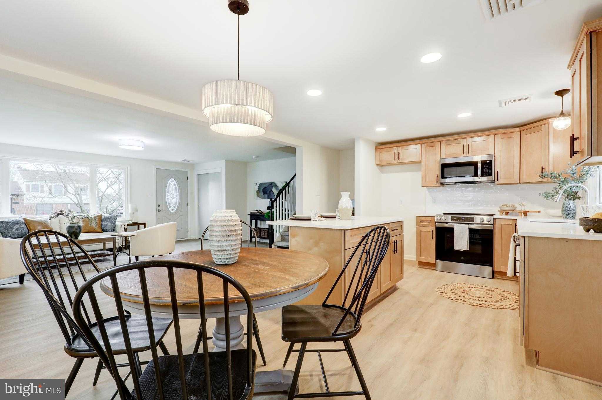 1118 Emerald Ave photo 9