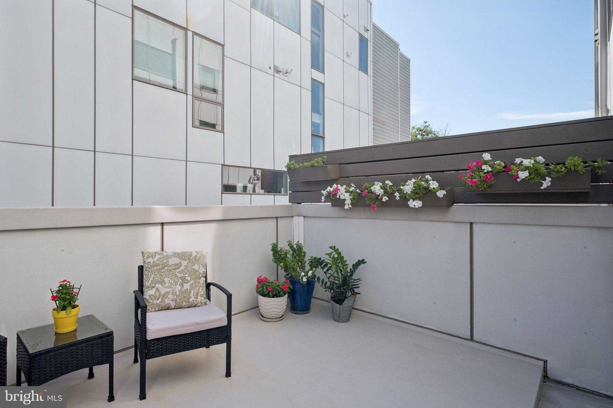 857 Corinthian Ave photo 35