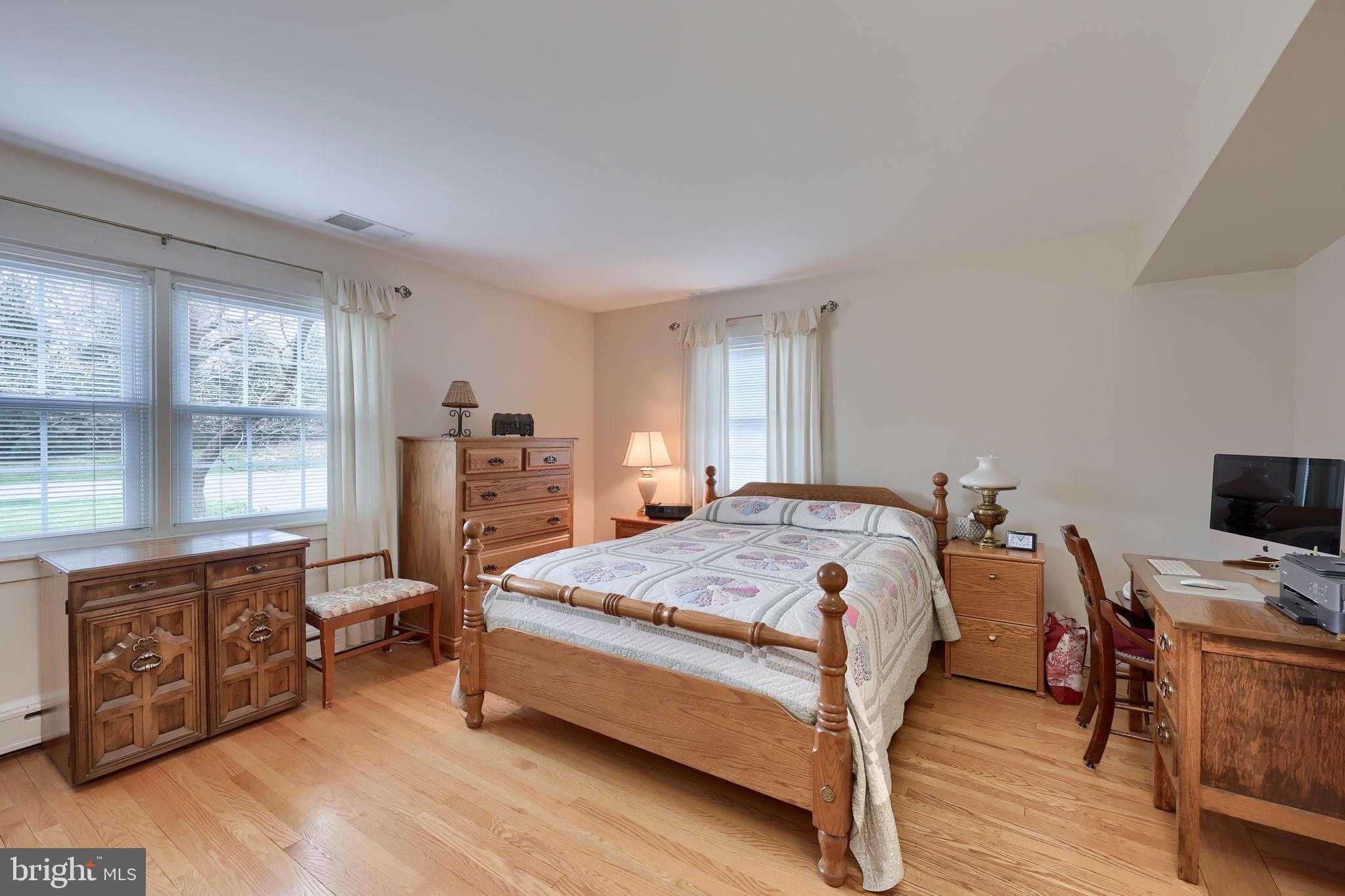 243 Primrose Ave photo 33