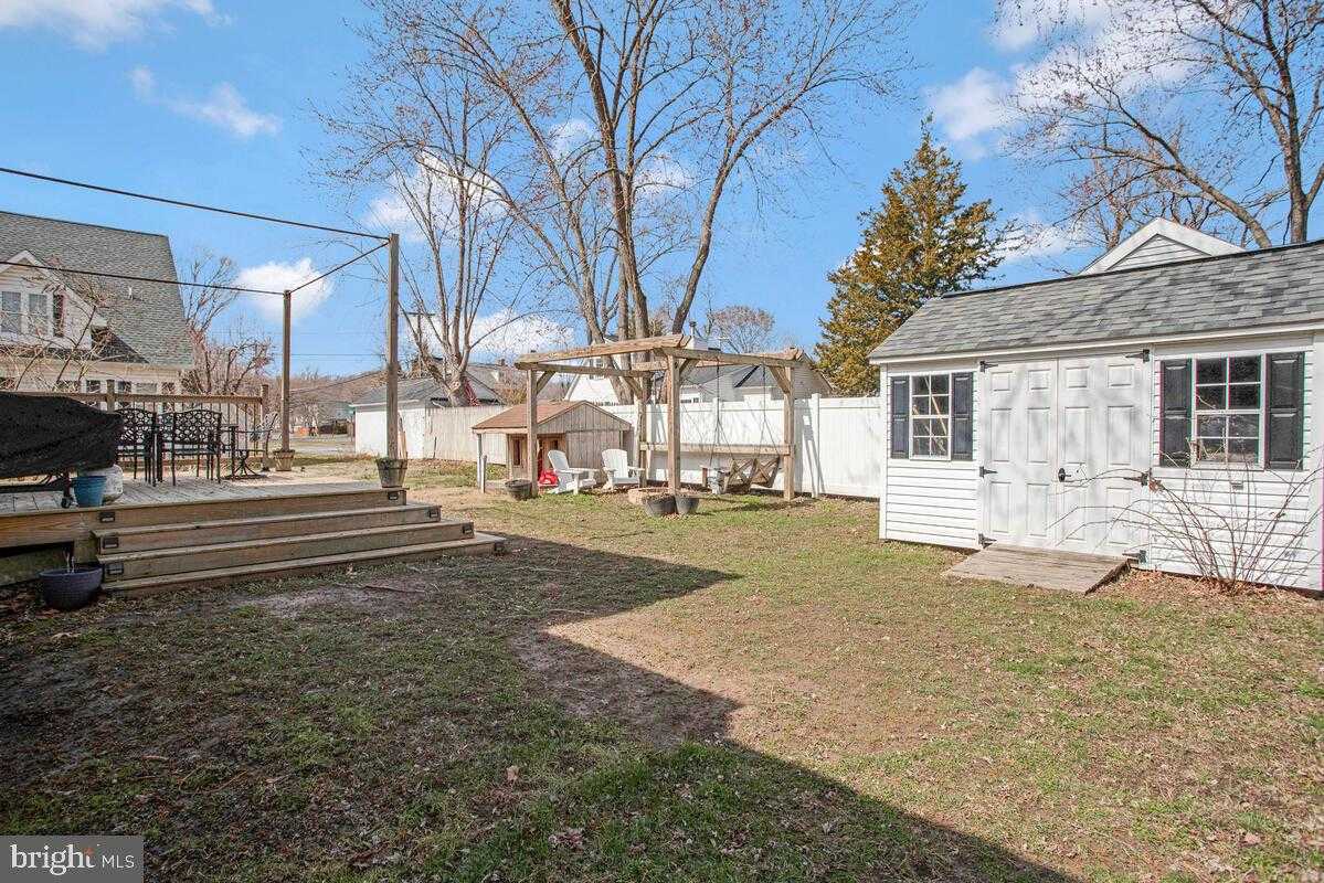 1168 Maple Ave photo 32