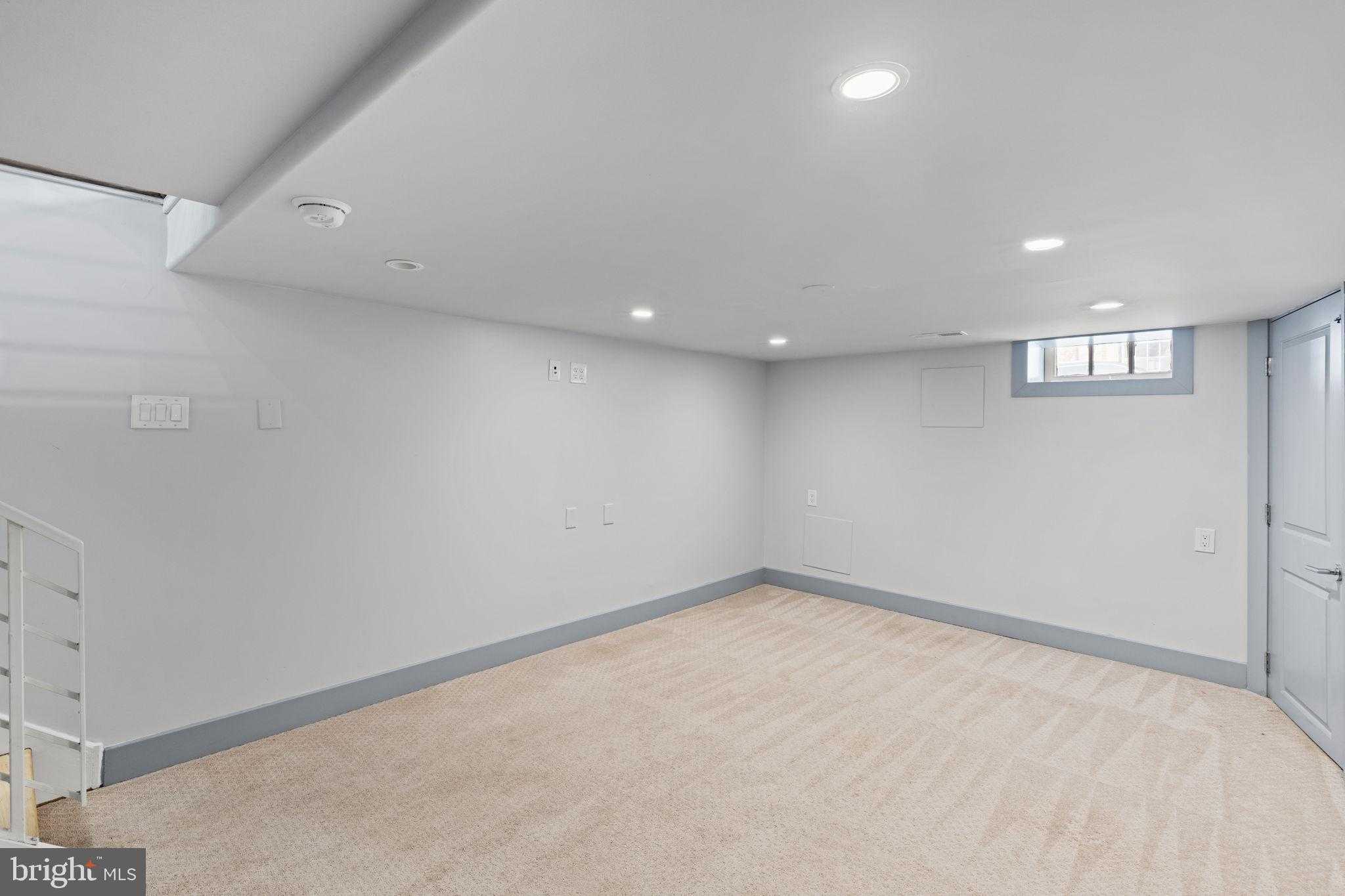 2426 Pine St photo 34