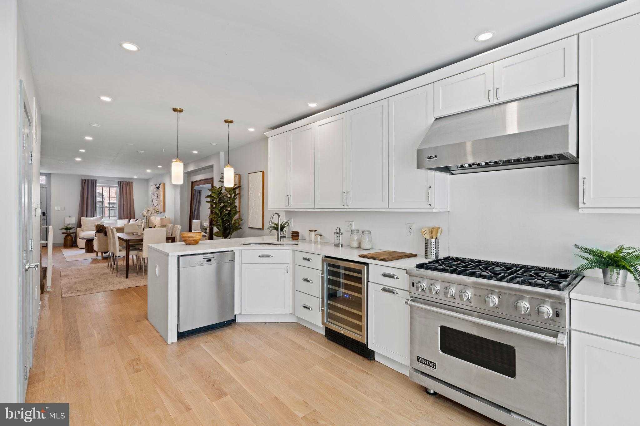 2426 Pine St photo 9