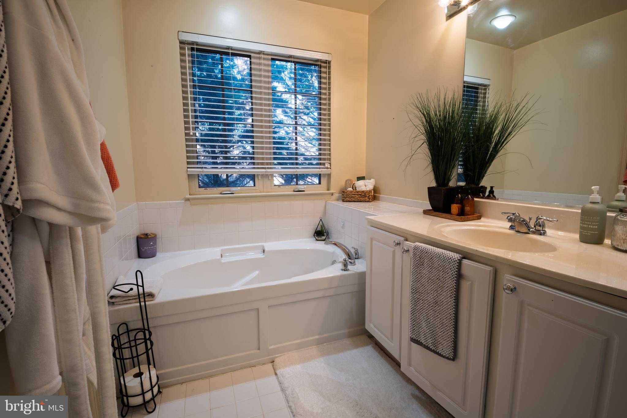 816 Fairview Village CT photo 31