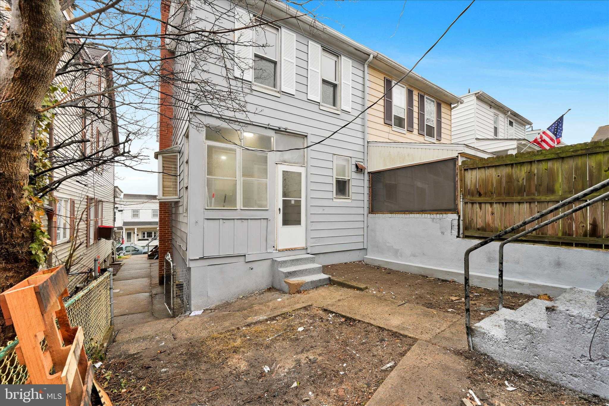 320 Spring Garden St photo 27