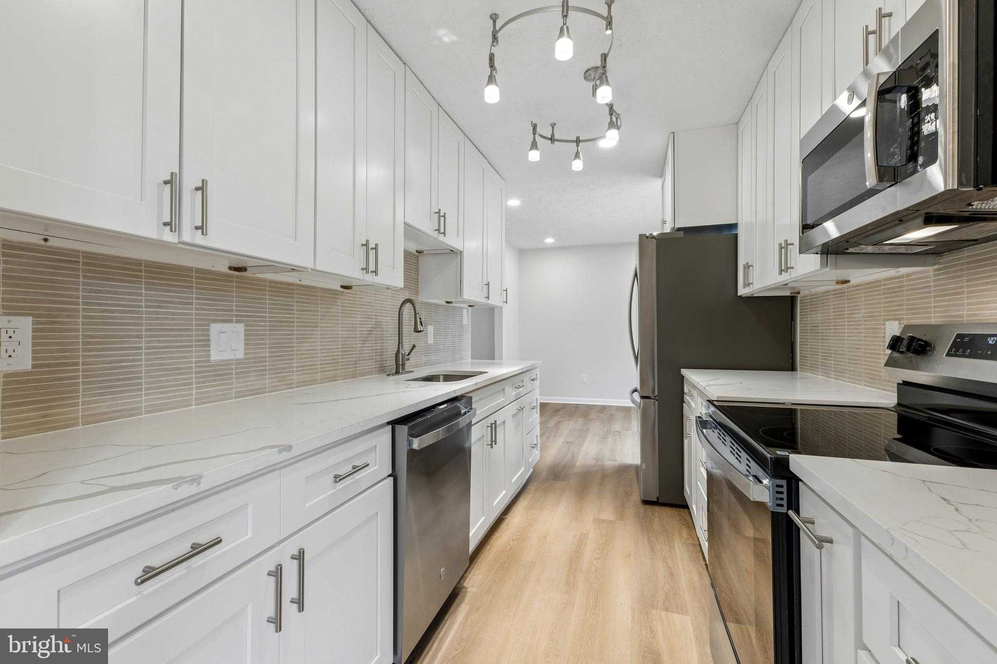 8928 Rolling Rd photo 9