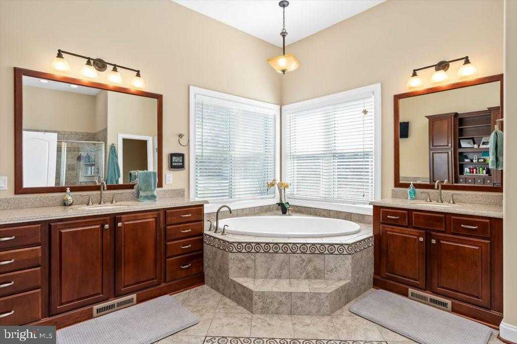 7610 Downstream CT photo 35