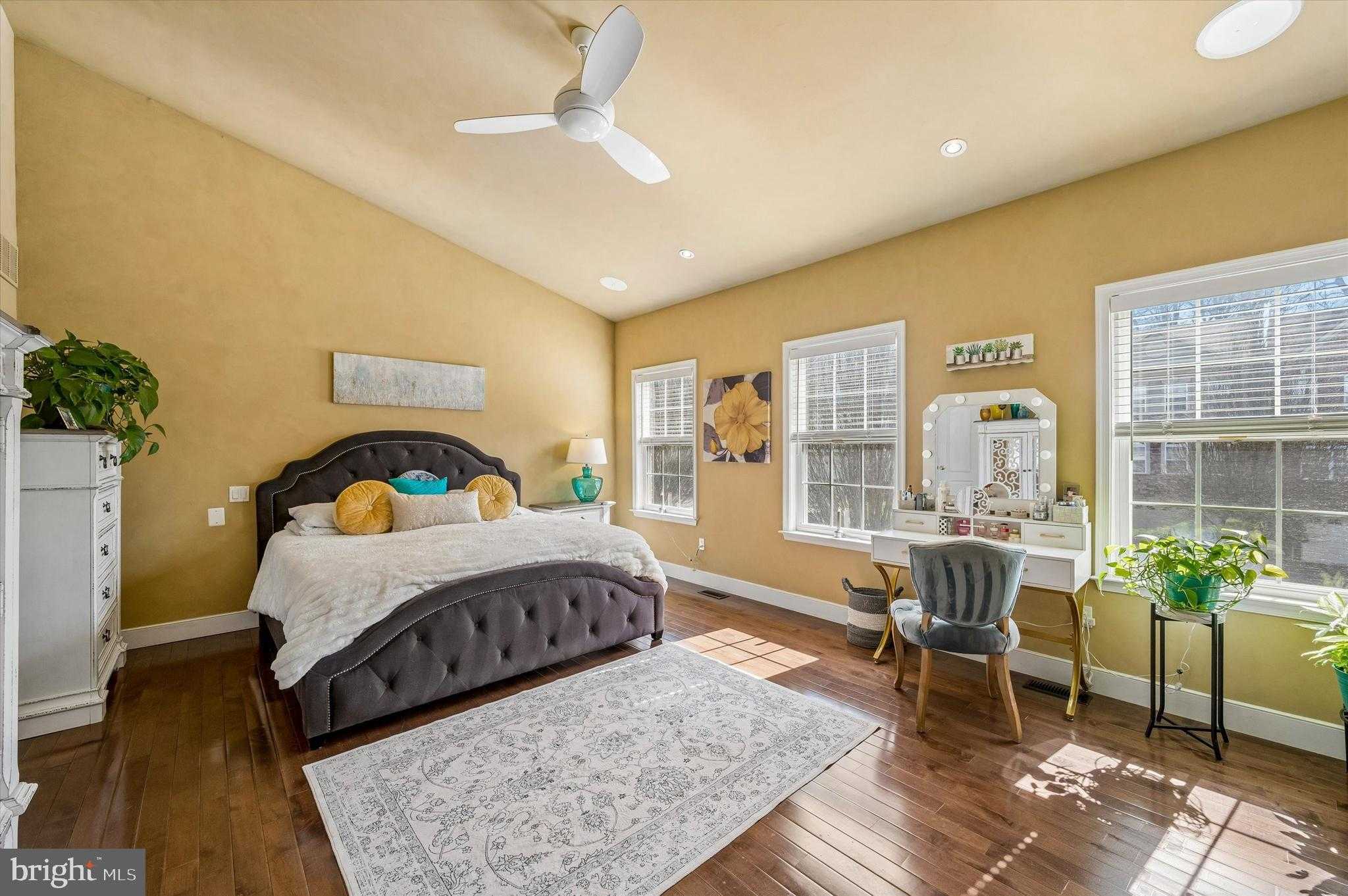 1050 Tall Trees CT photo 13