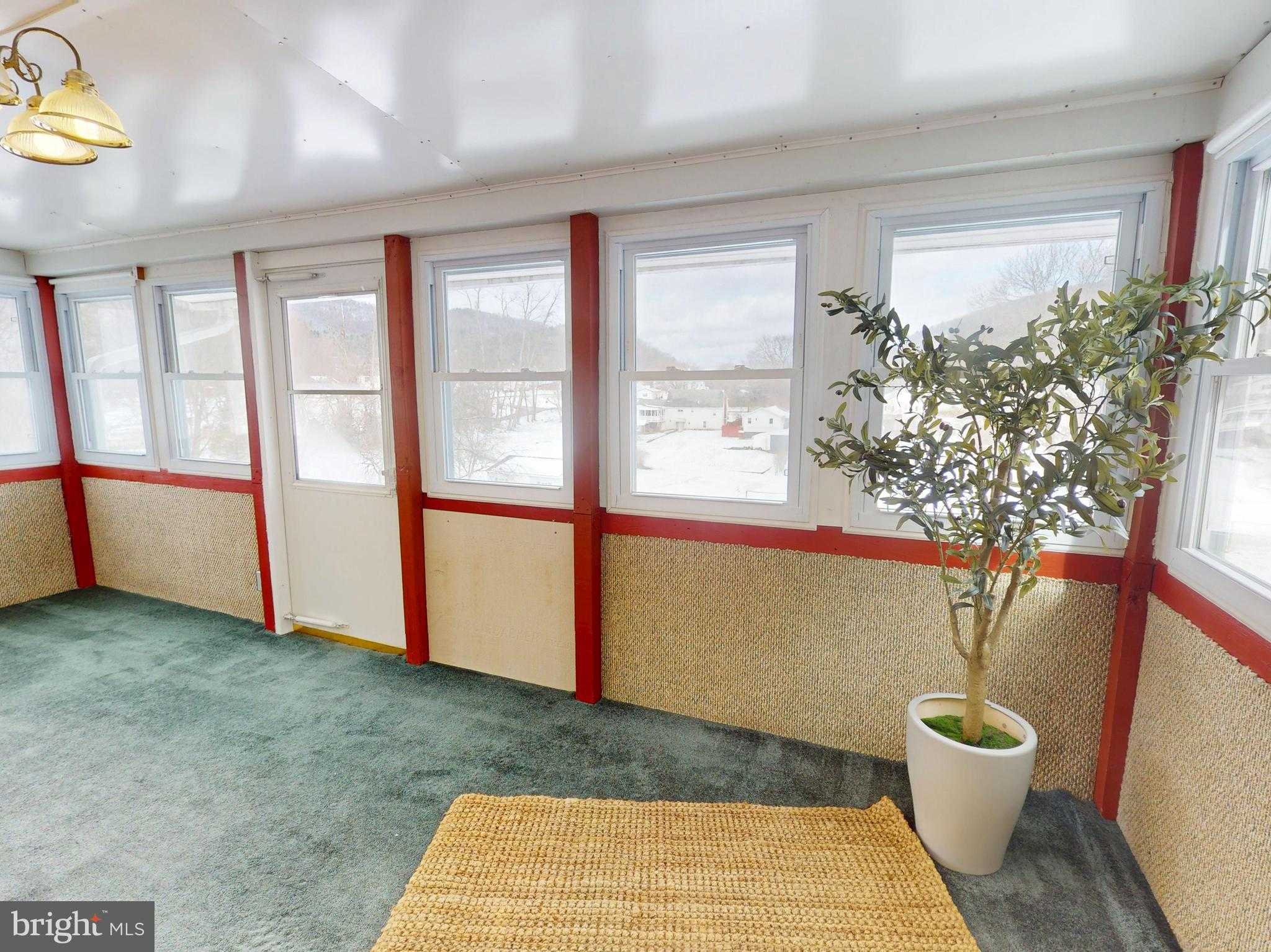 329 E Beaver St photo 9