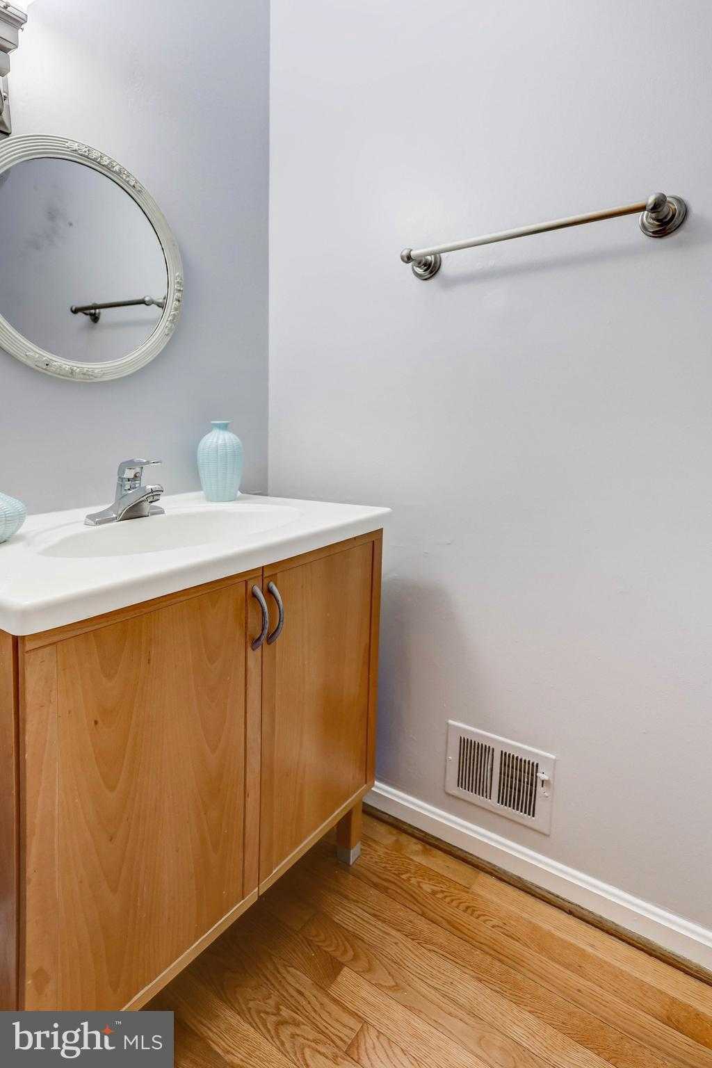 636 S Barton St photo 19