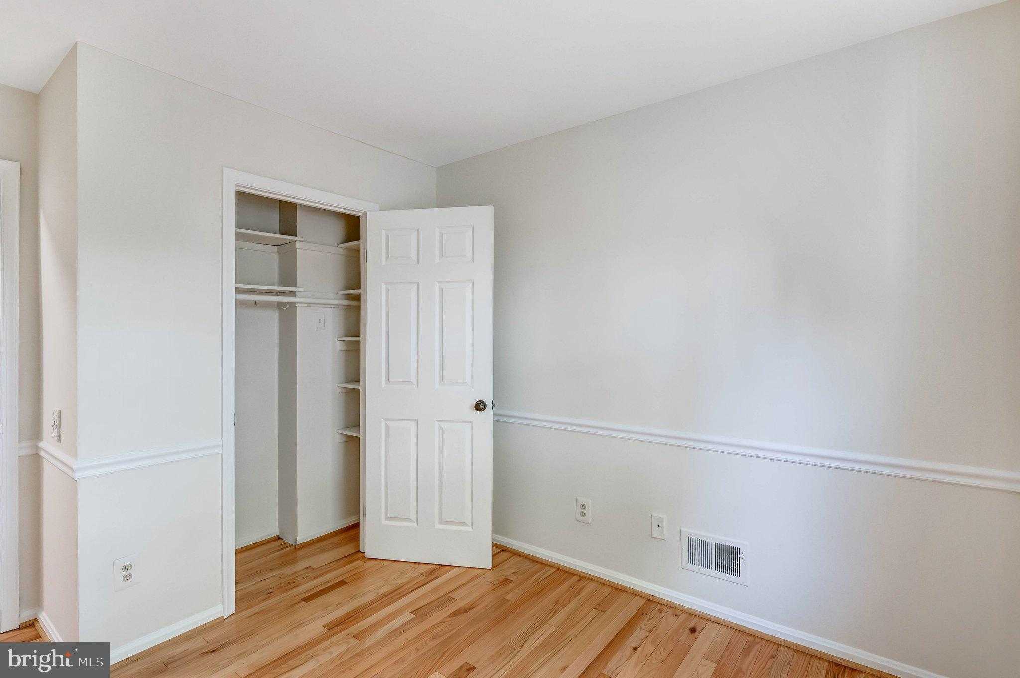 636 S Barton St photo 31