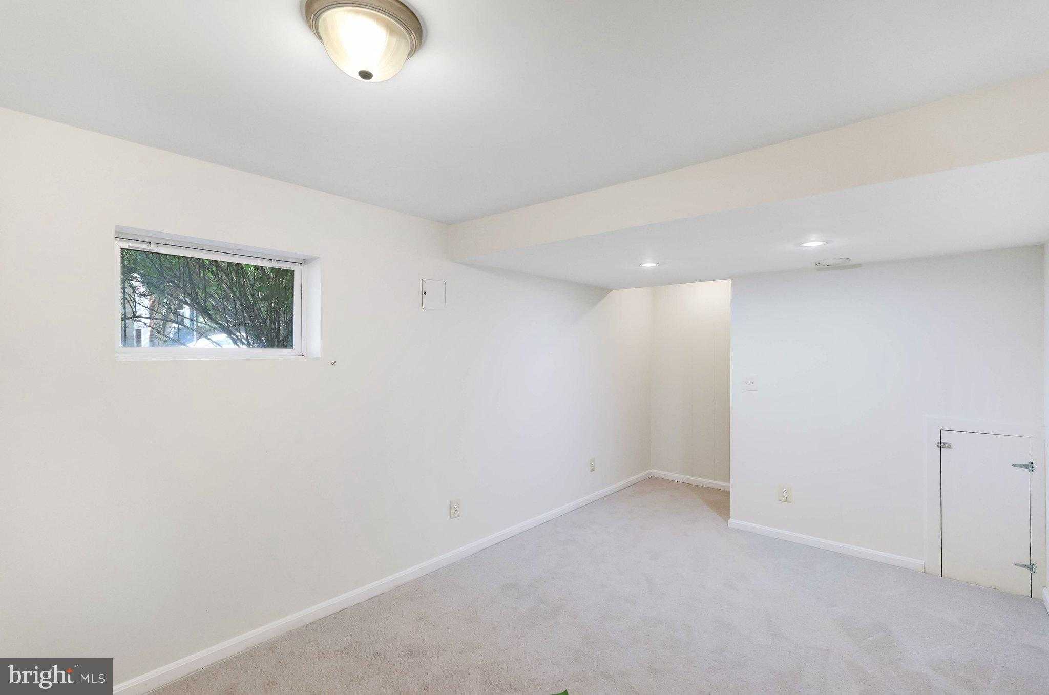 636 S Barton St photo 34