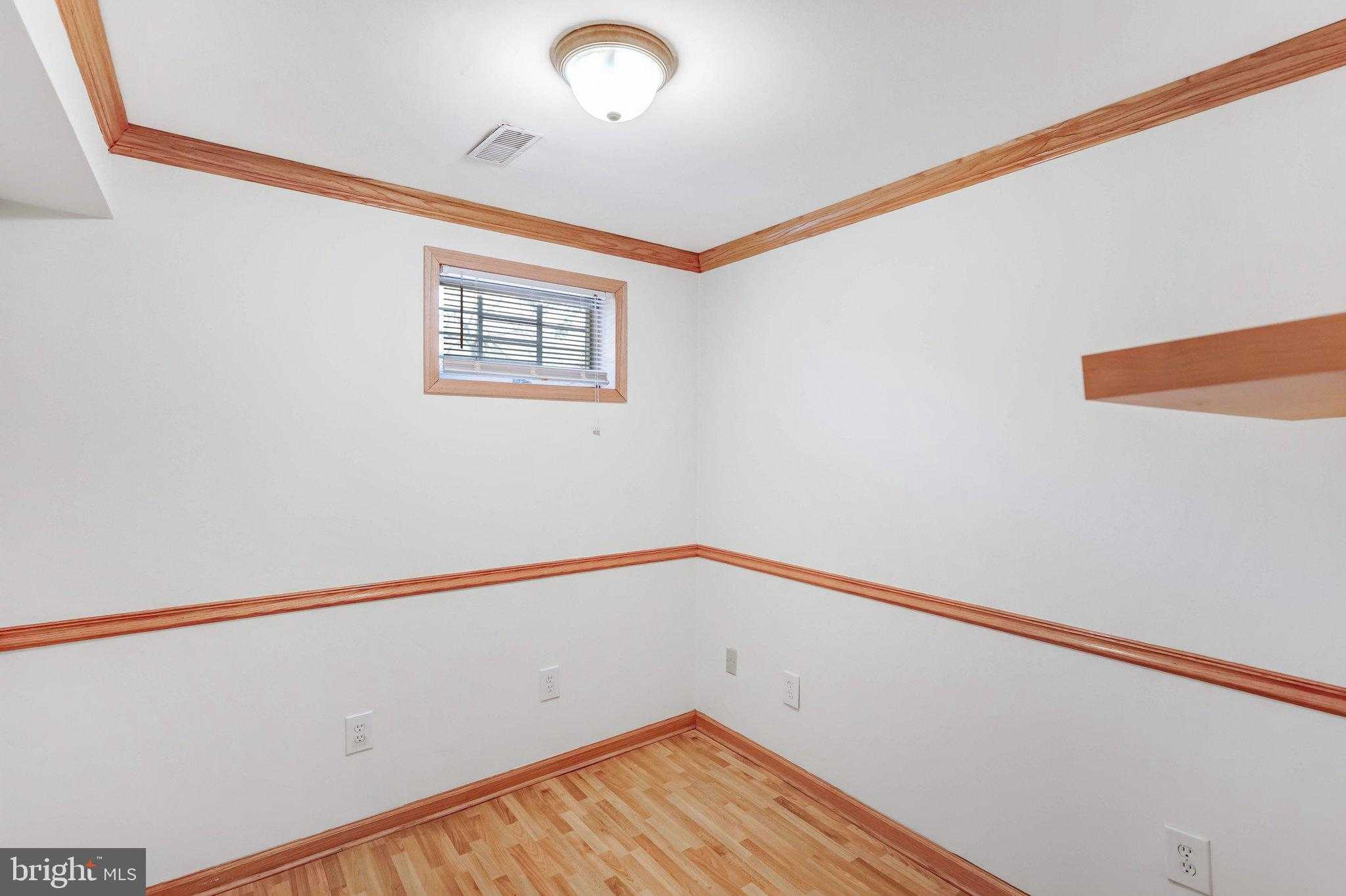 636 S Barton St photo 39