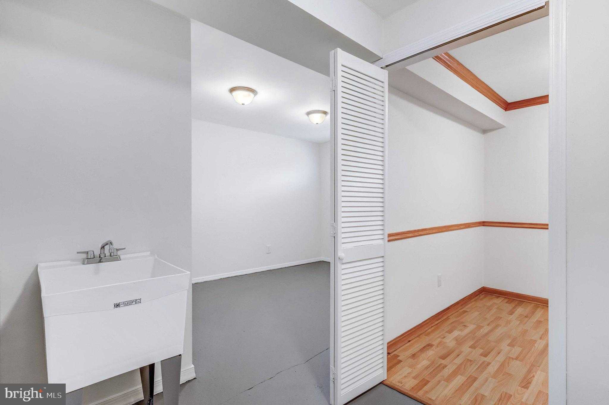 636 S Barton St photo 40