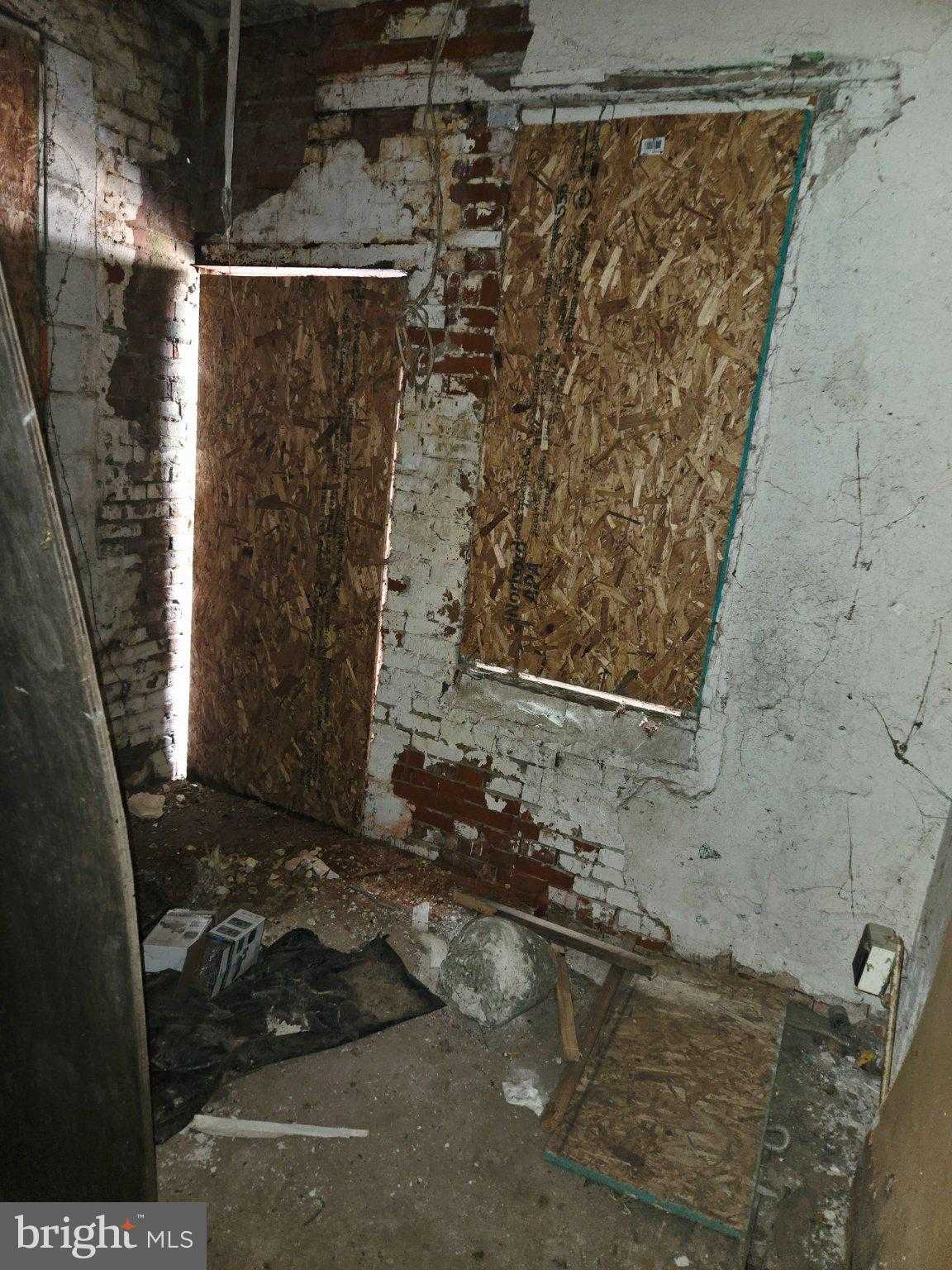 2564 N Bancroft St photo 8