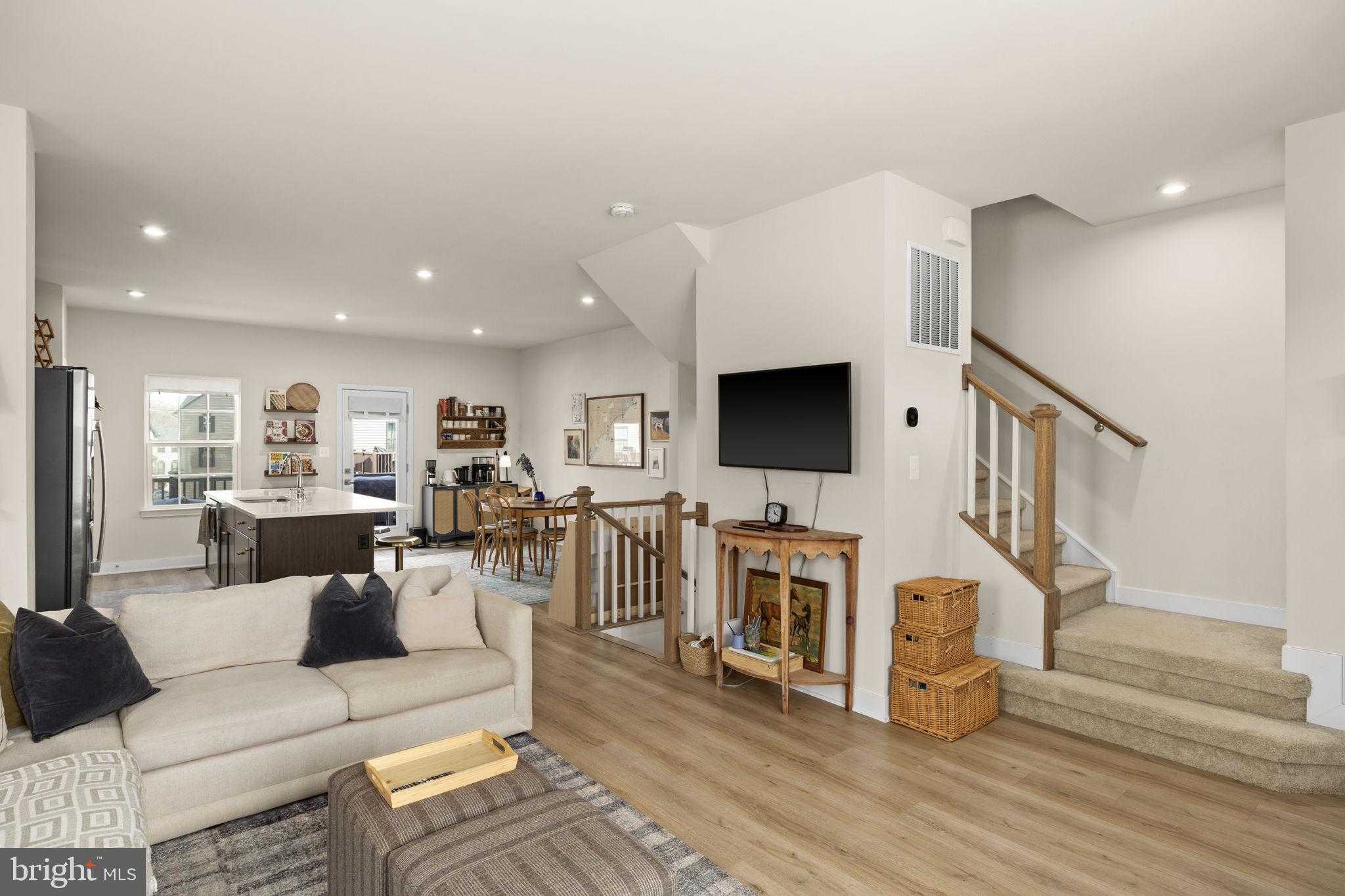 1128 Spur Ln photo 6