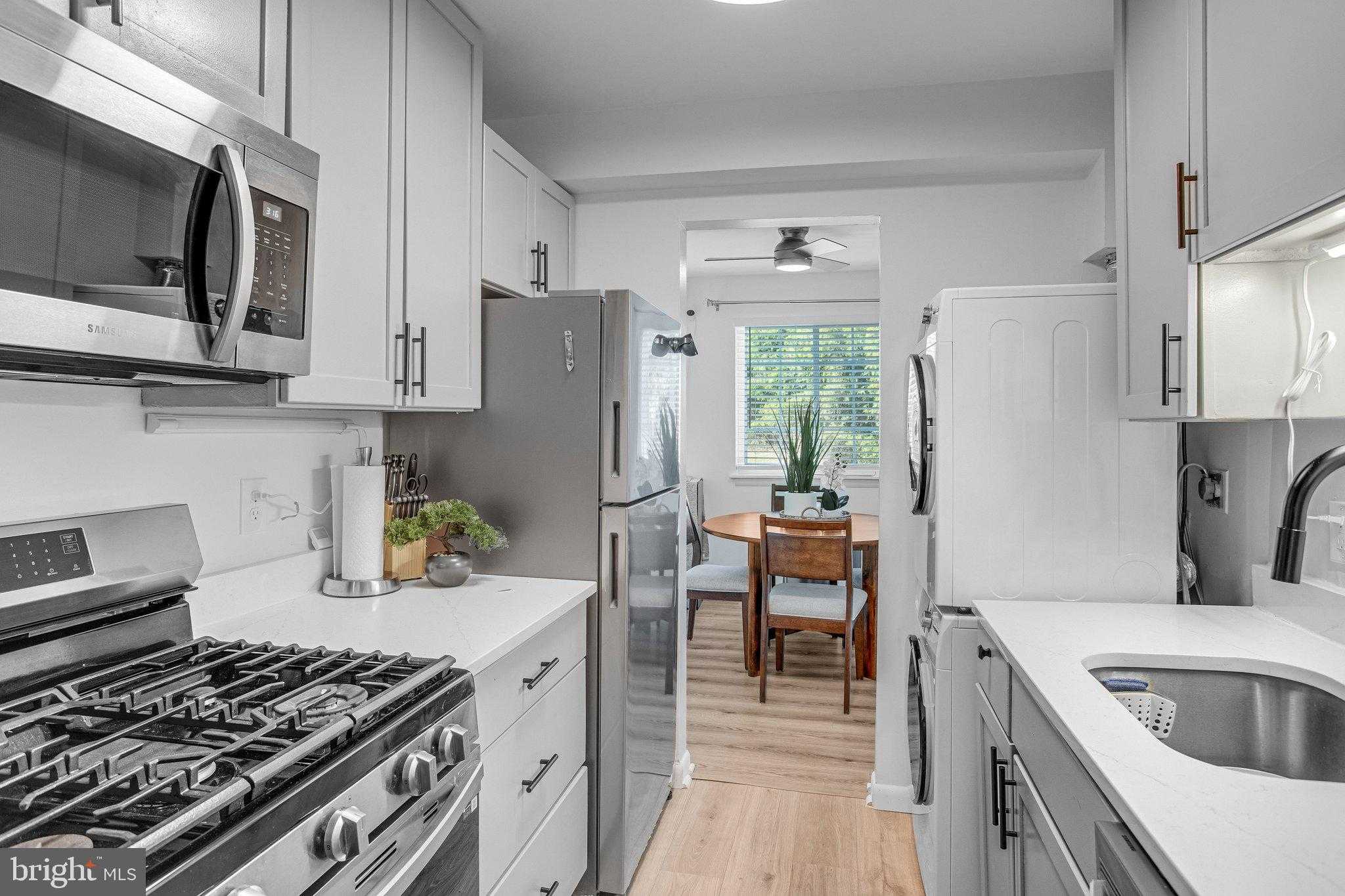 1521 Colonial Dr Apt 201 photo 10