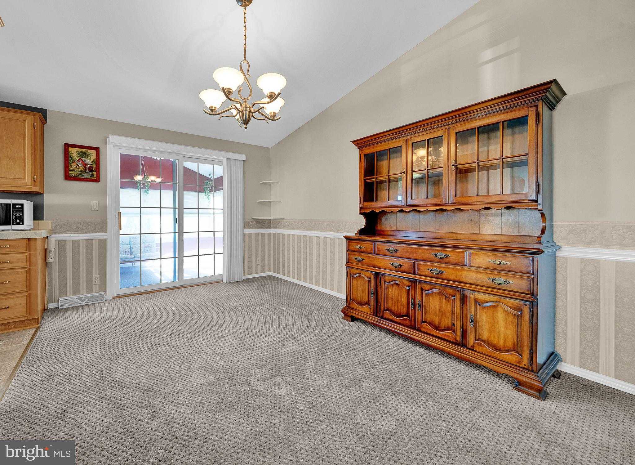 598 Walnut CT photo 15