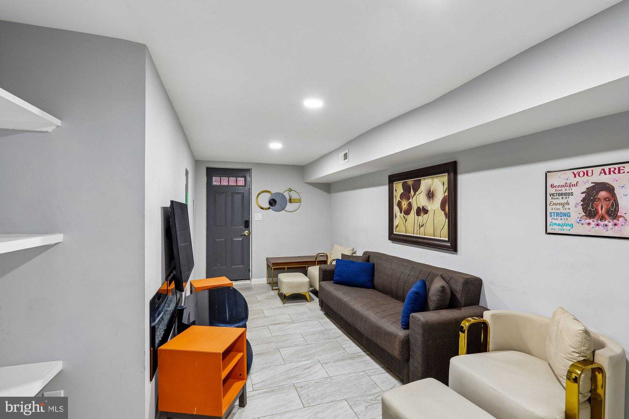 1420 E Lanvale St photo 33