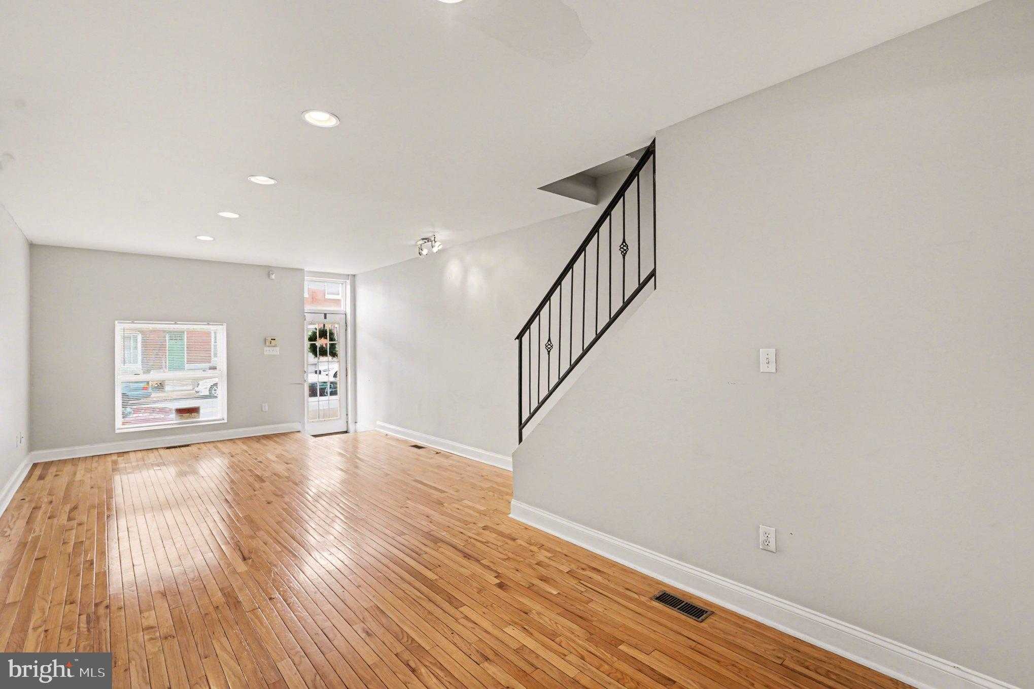 3820 Hudson St photo 3