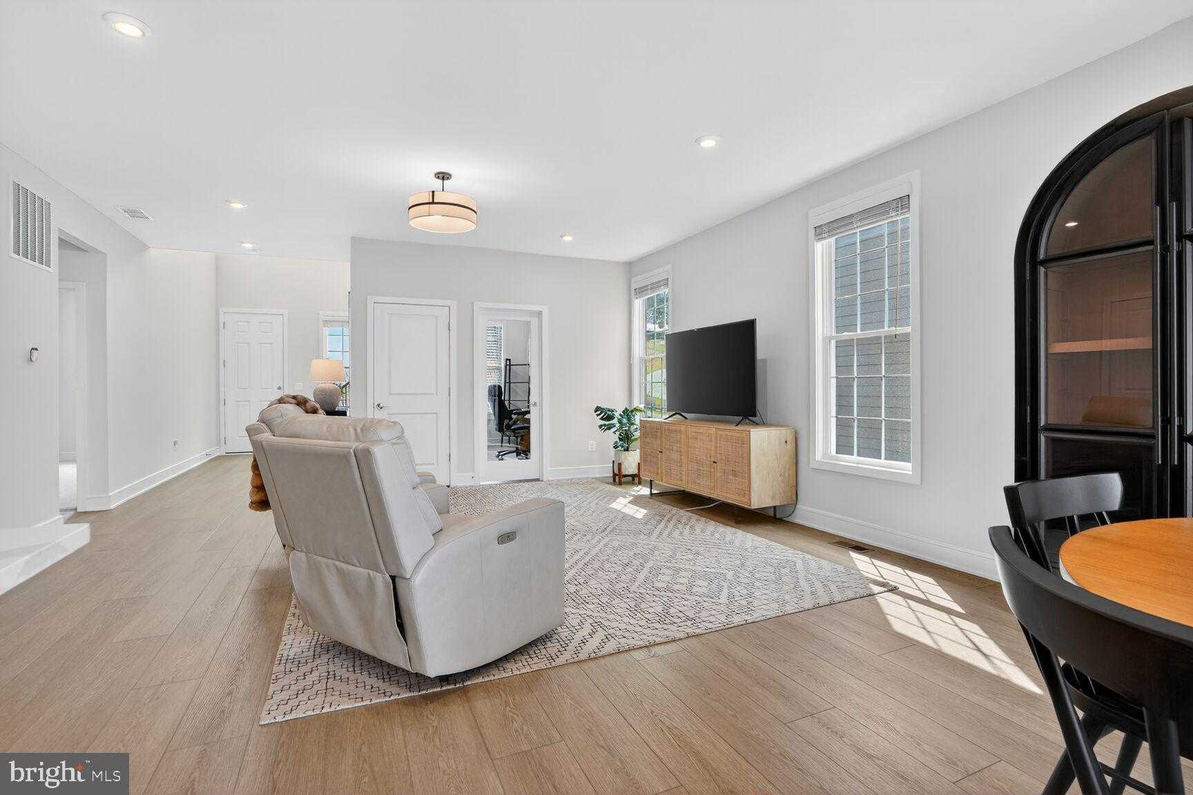 6053 Cobblestone CT photo 17