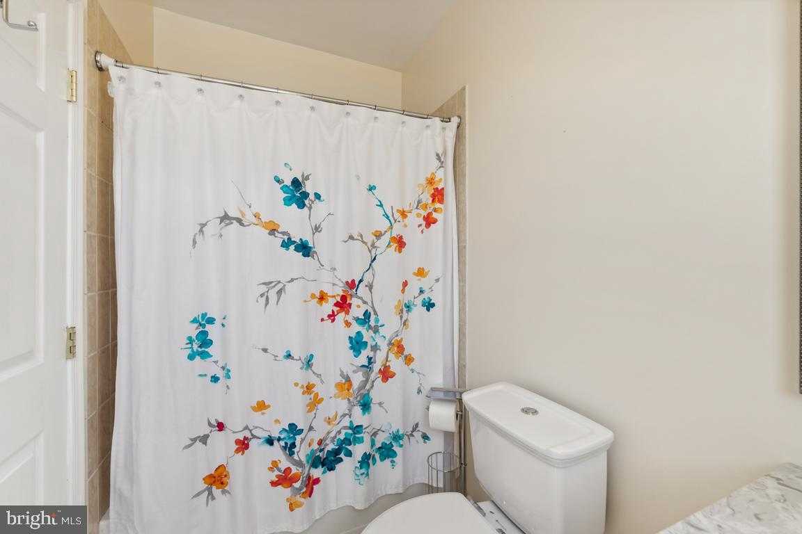 2034 S Shirlington Rd photo 14