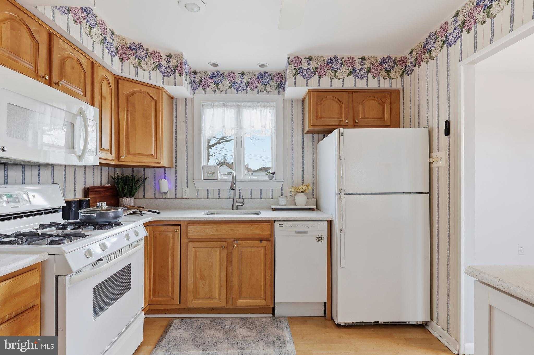 327 Norristown Rd photo 10