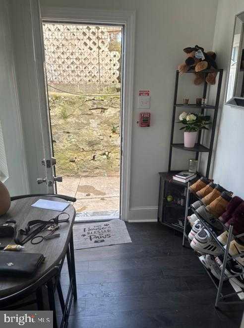 1534 Overington St photo 19