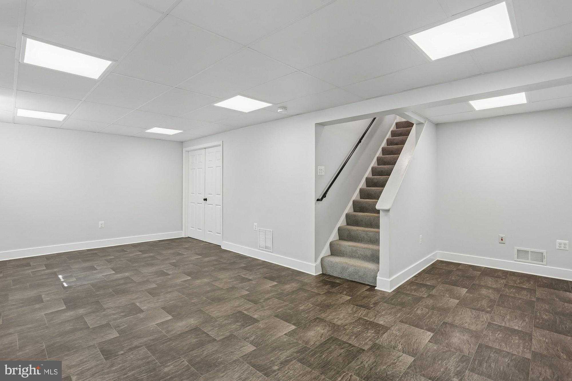 738 Tiffany CT photo 38