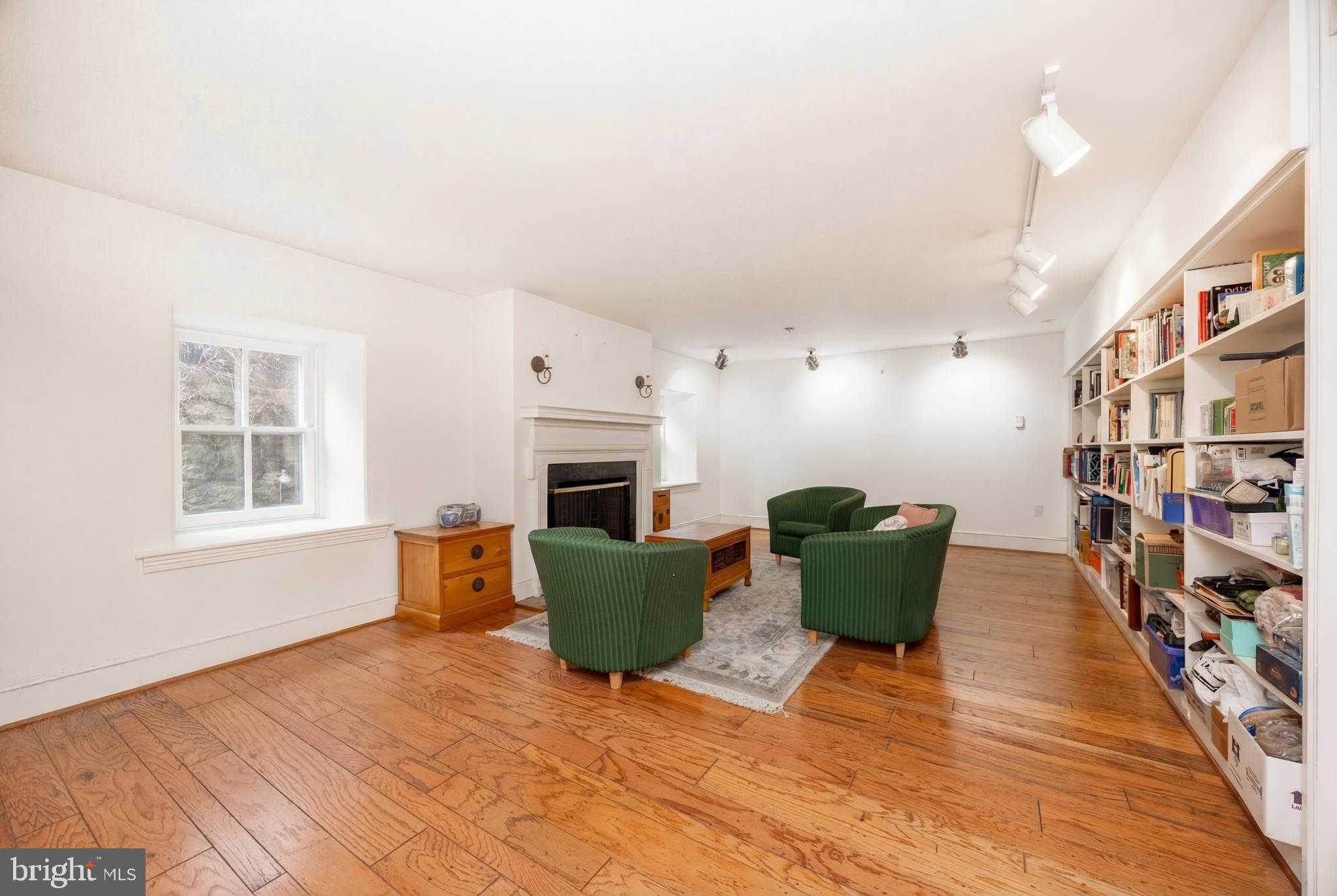 580 Reeds Rd photo 7