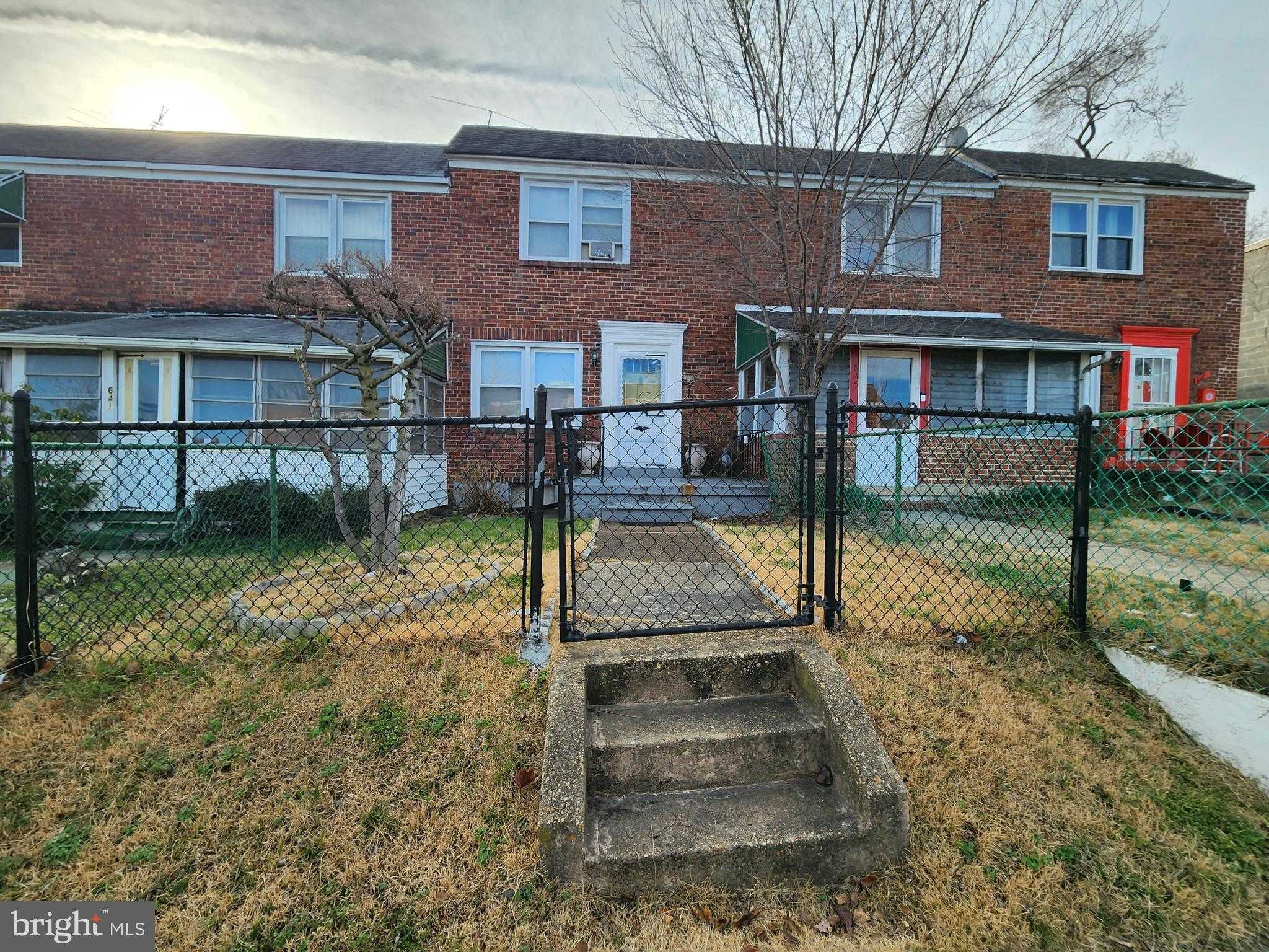 643 Hillview Rd photo 2