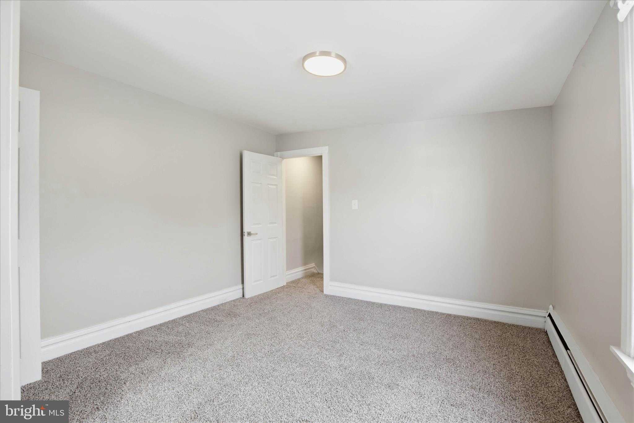 41 E Washington St photo 11