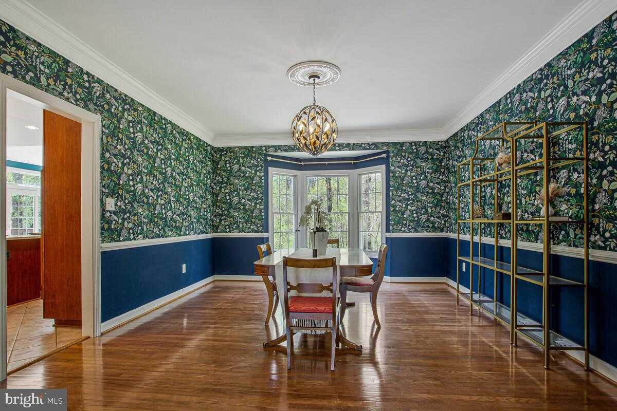 405 Pondview Ln photo 8