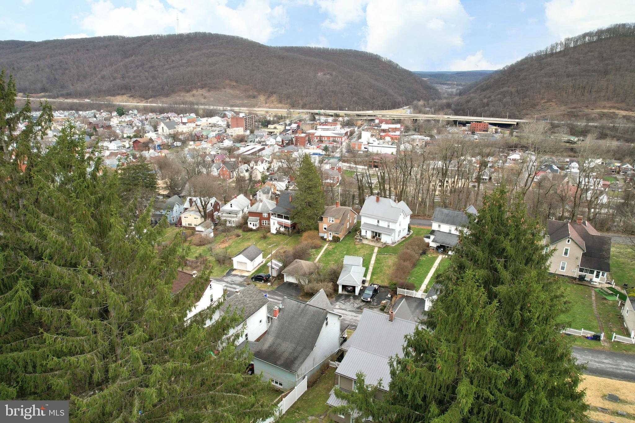 901 Belmont Ave photo 45