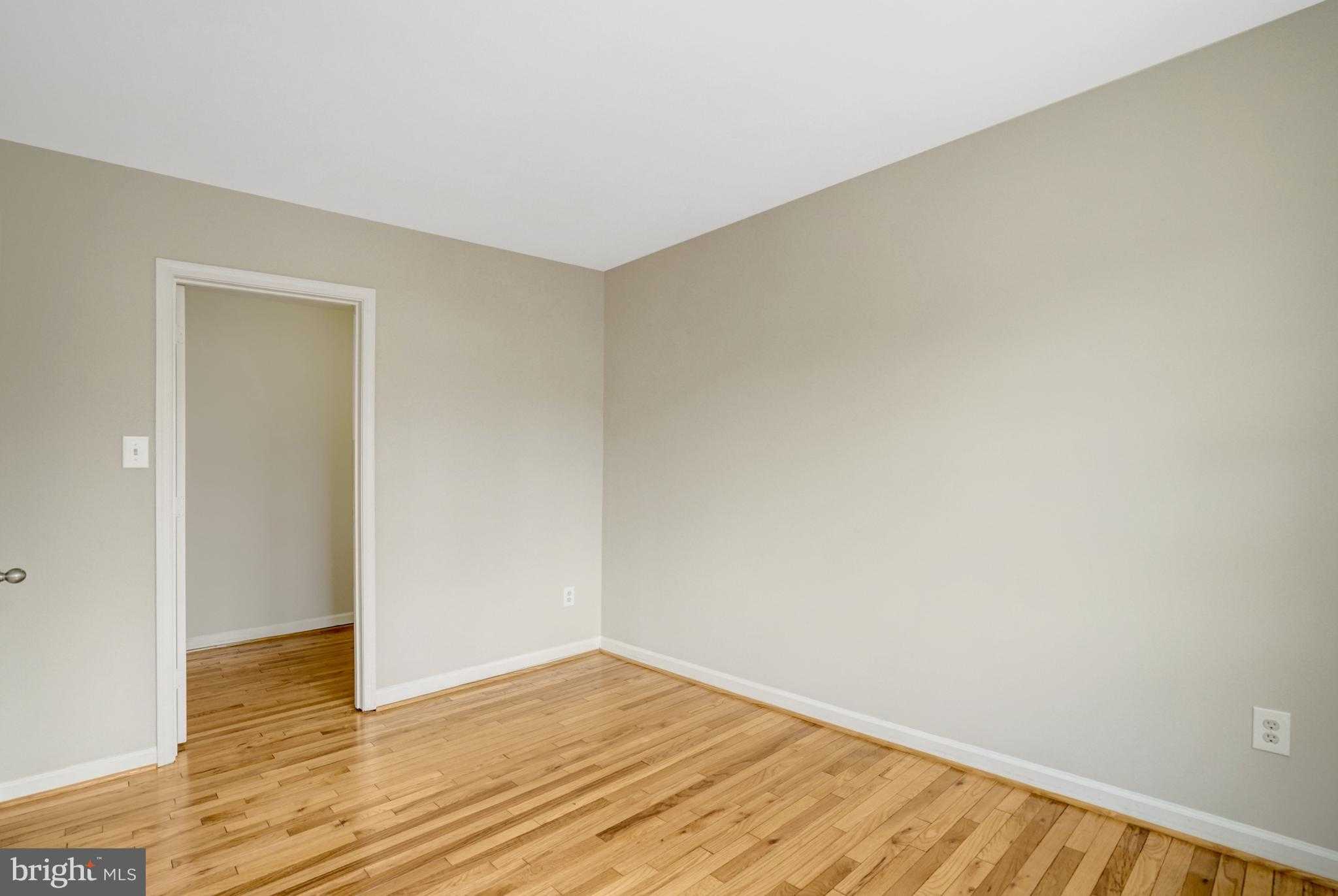 8523 Lakinhurst Ln photo 39