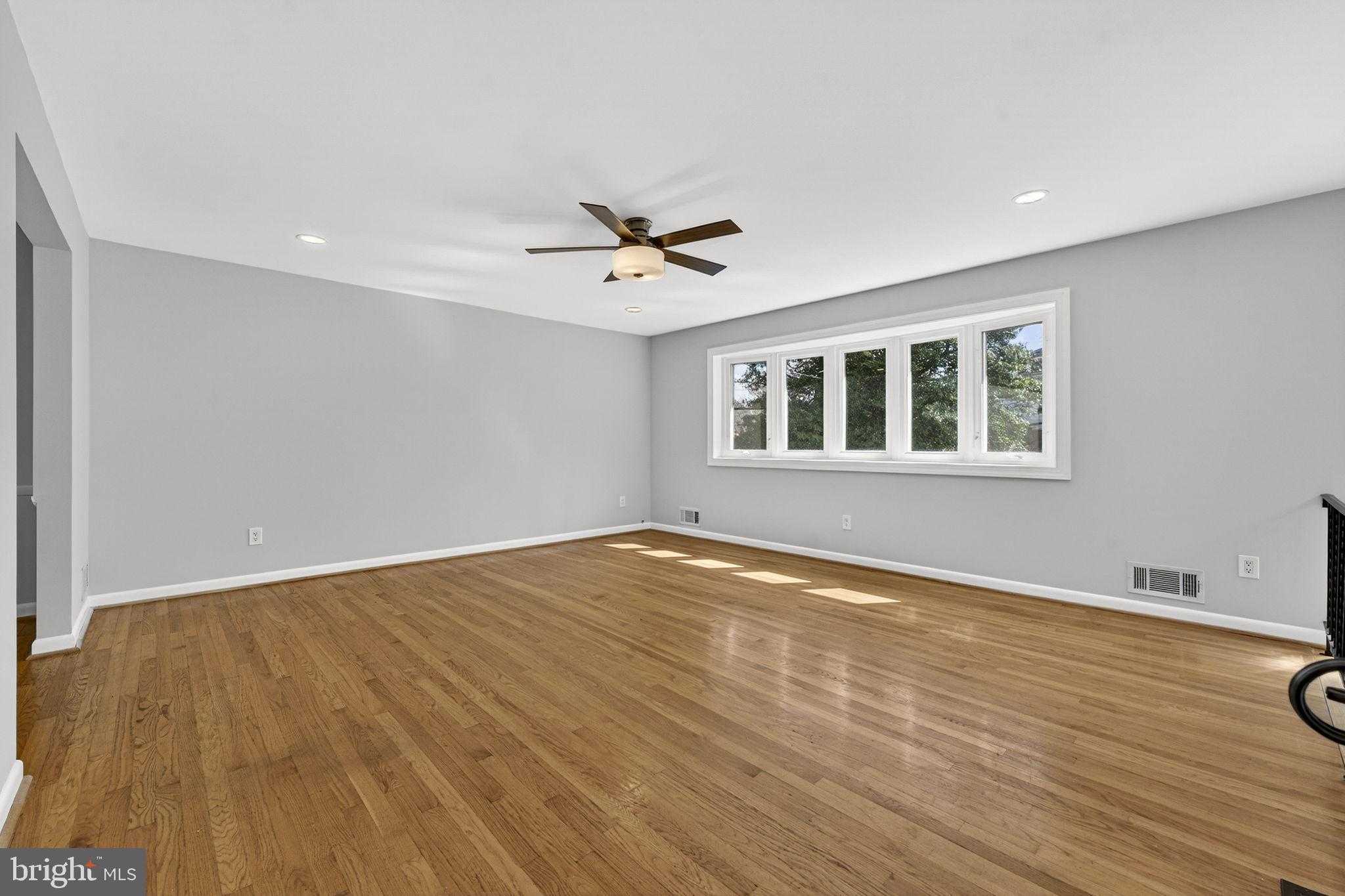 306 S Pershing Dr photo 16