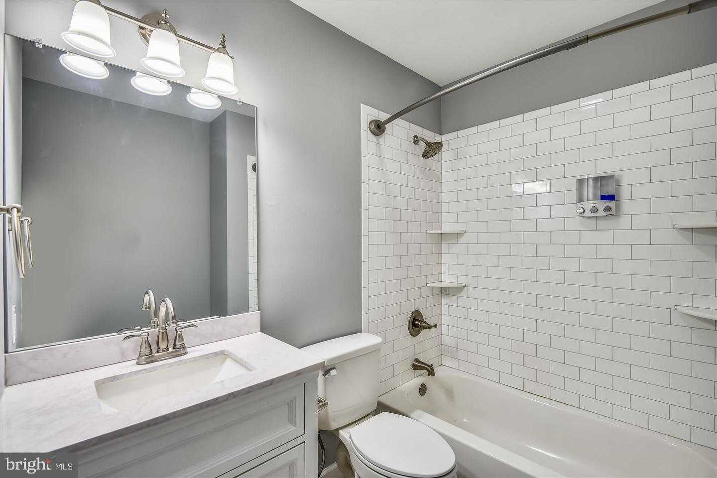 678 Newbridge CT photo 12