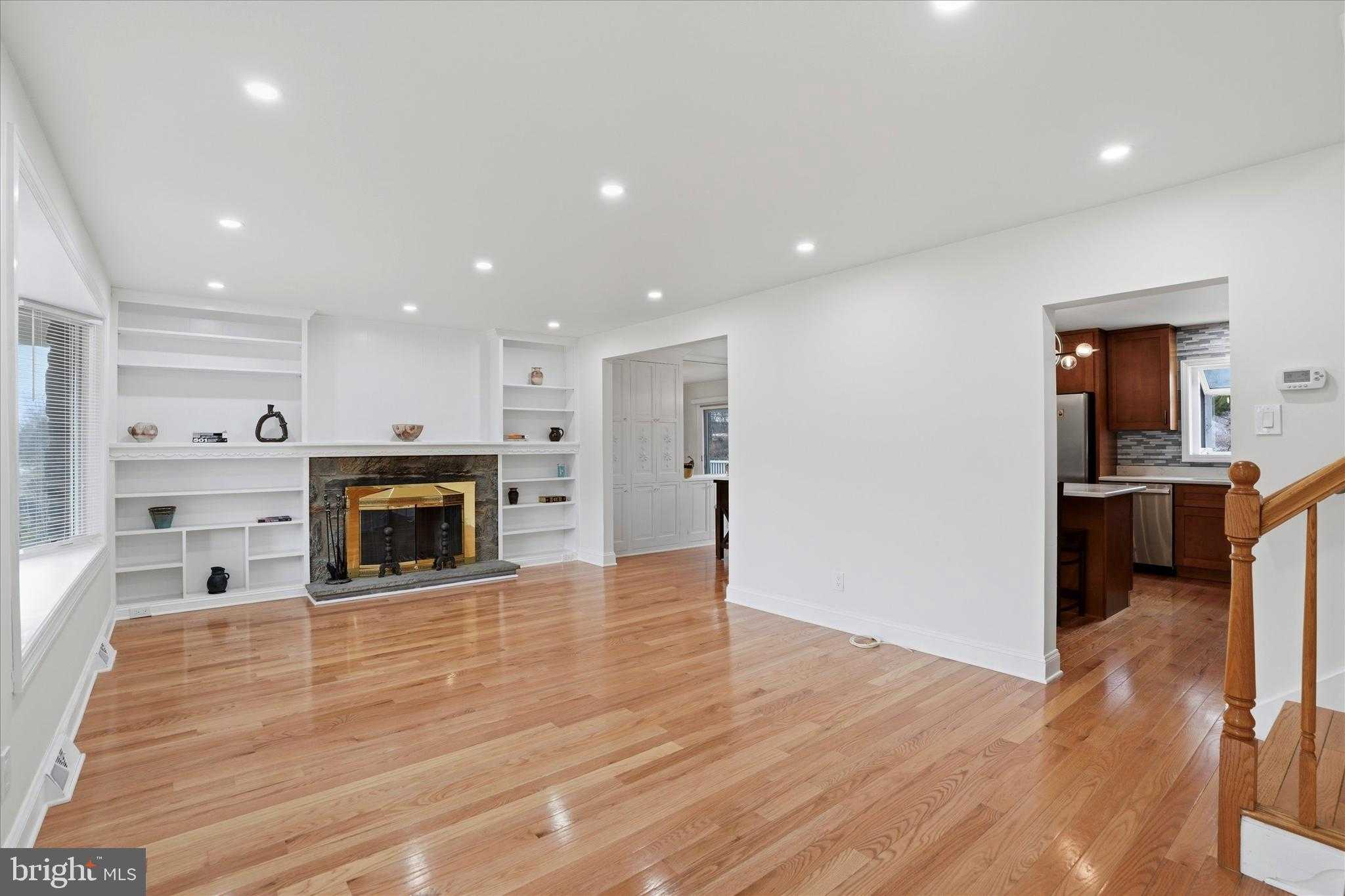 898 Crestline Dr photo 5