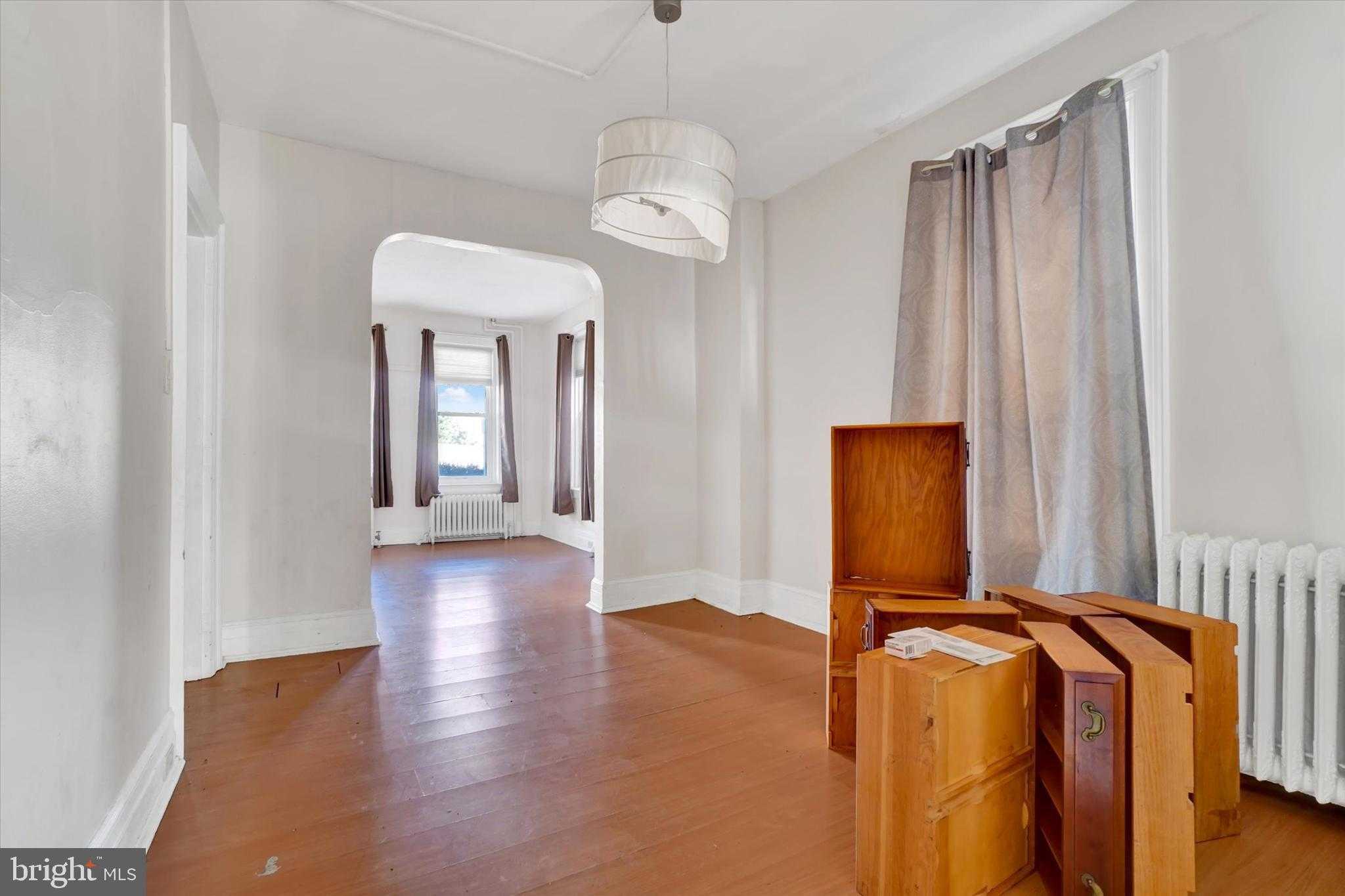 1323 N George St photo 12