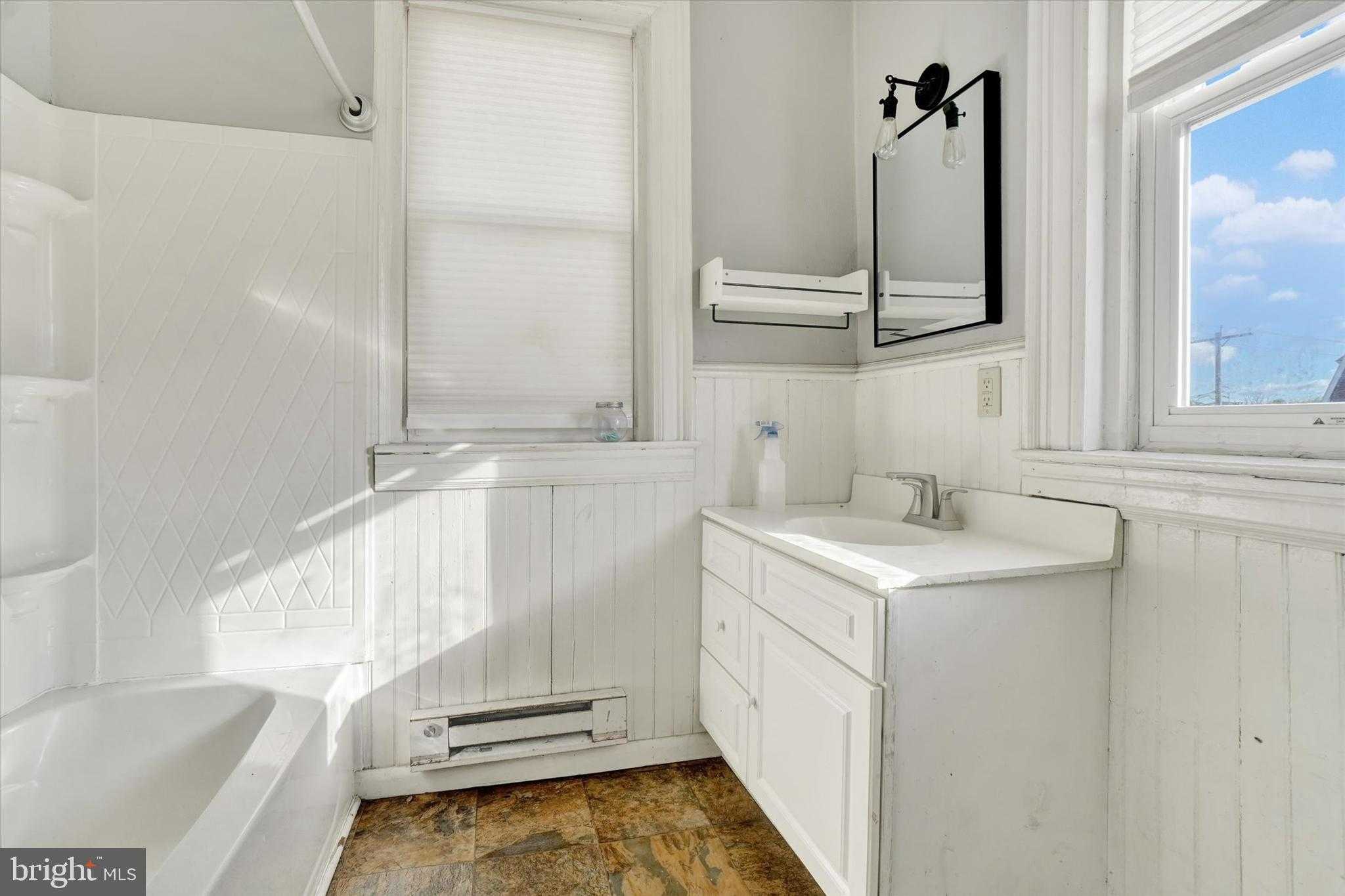 1323 N George St photo 17