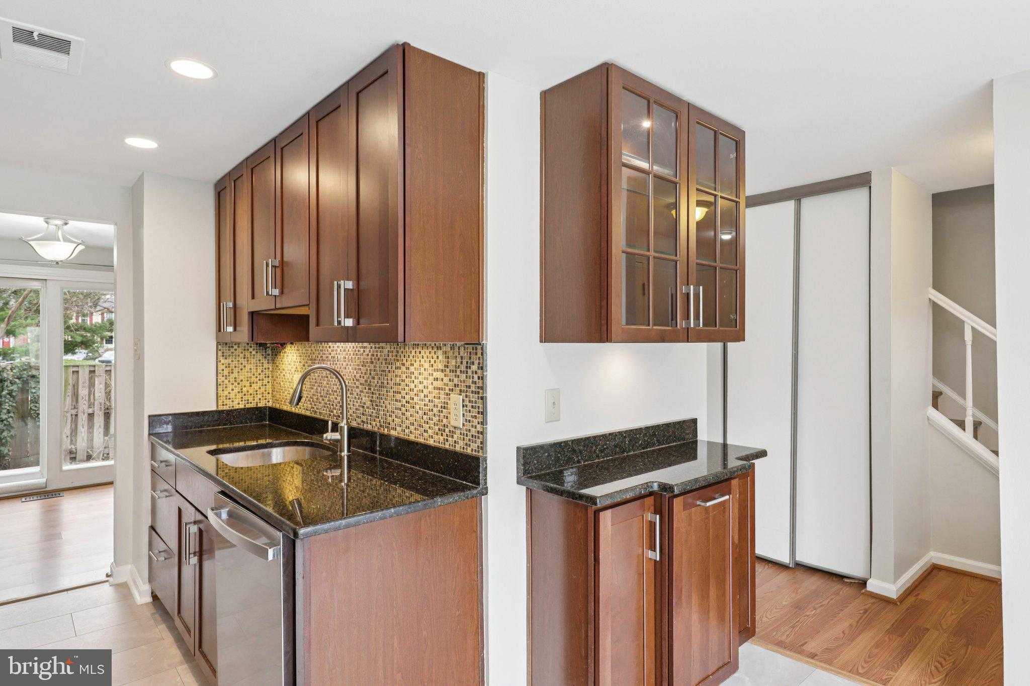 106 Lamont Ln photo 4