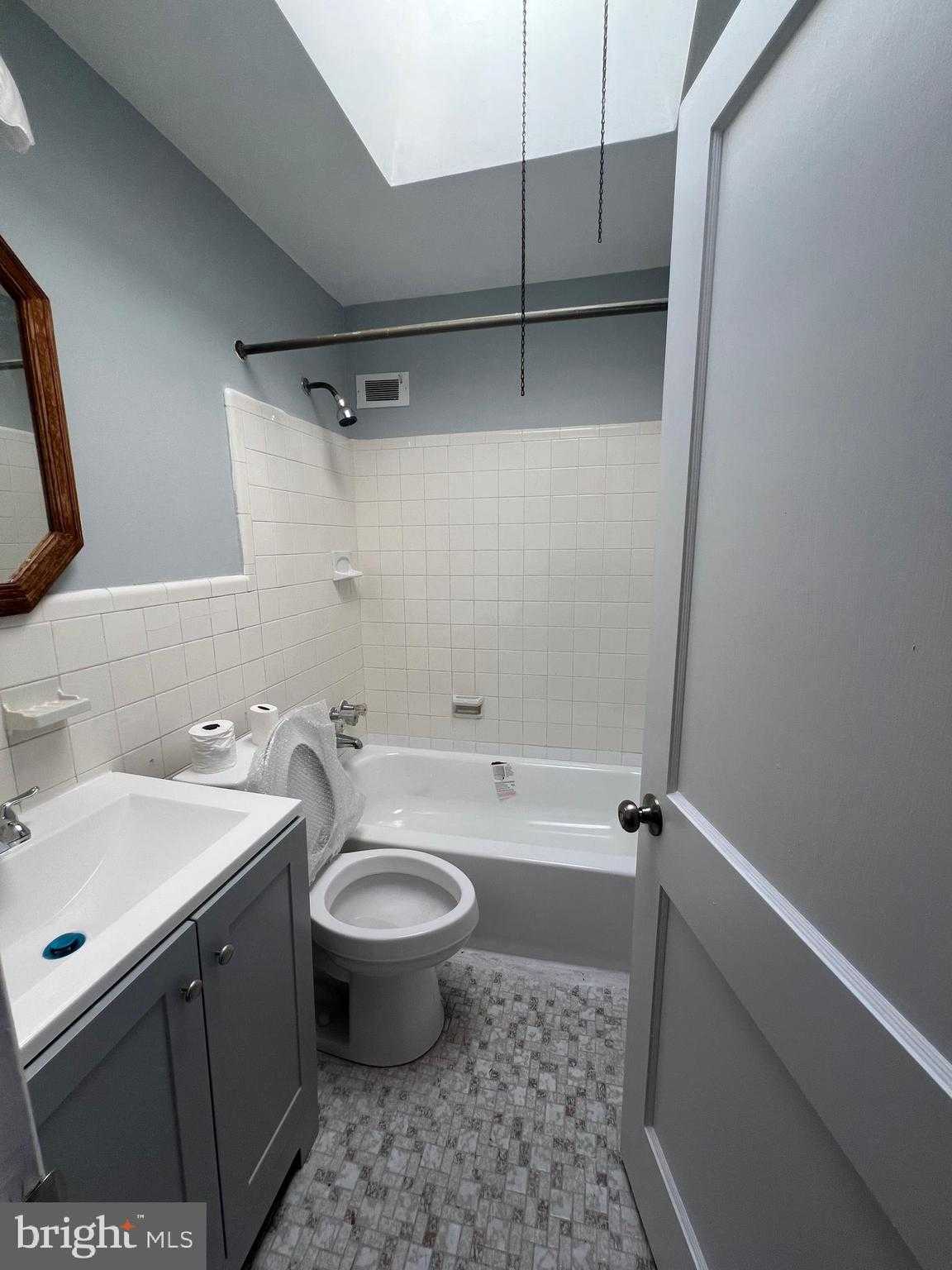 2056 Robbins Ave photo 8