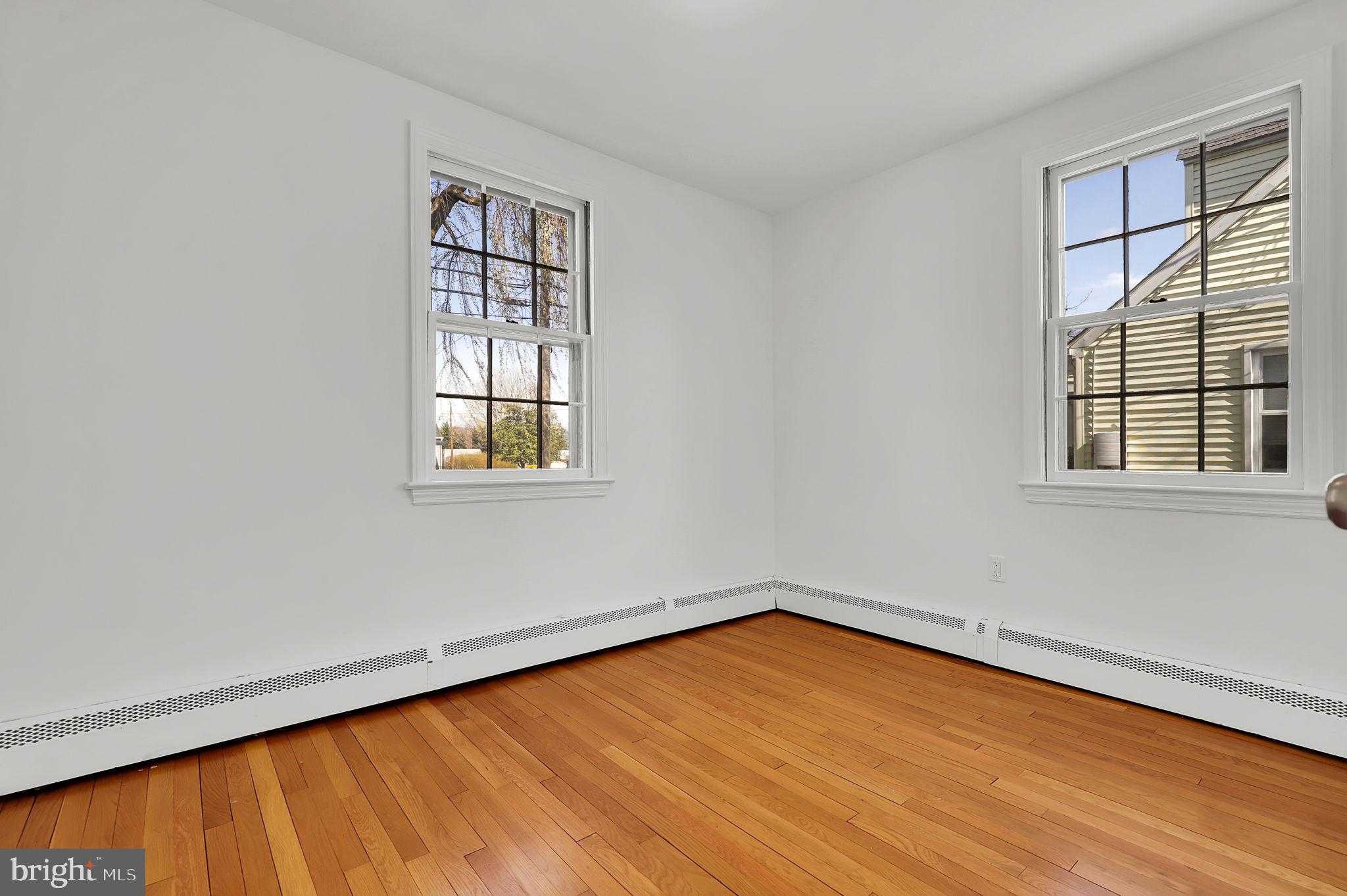 318 Willow Ave photo 16