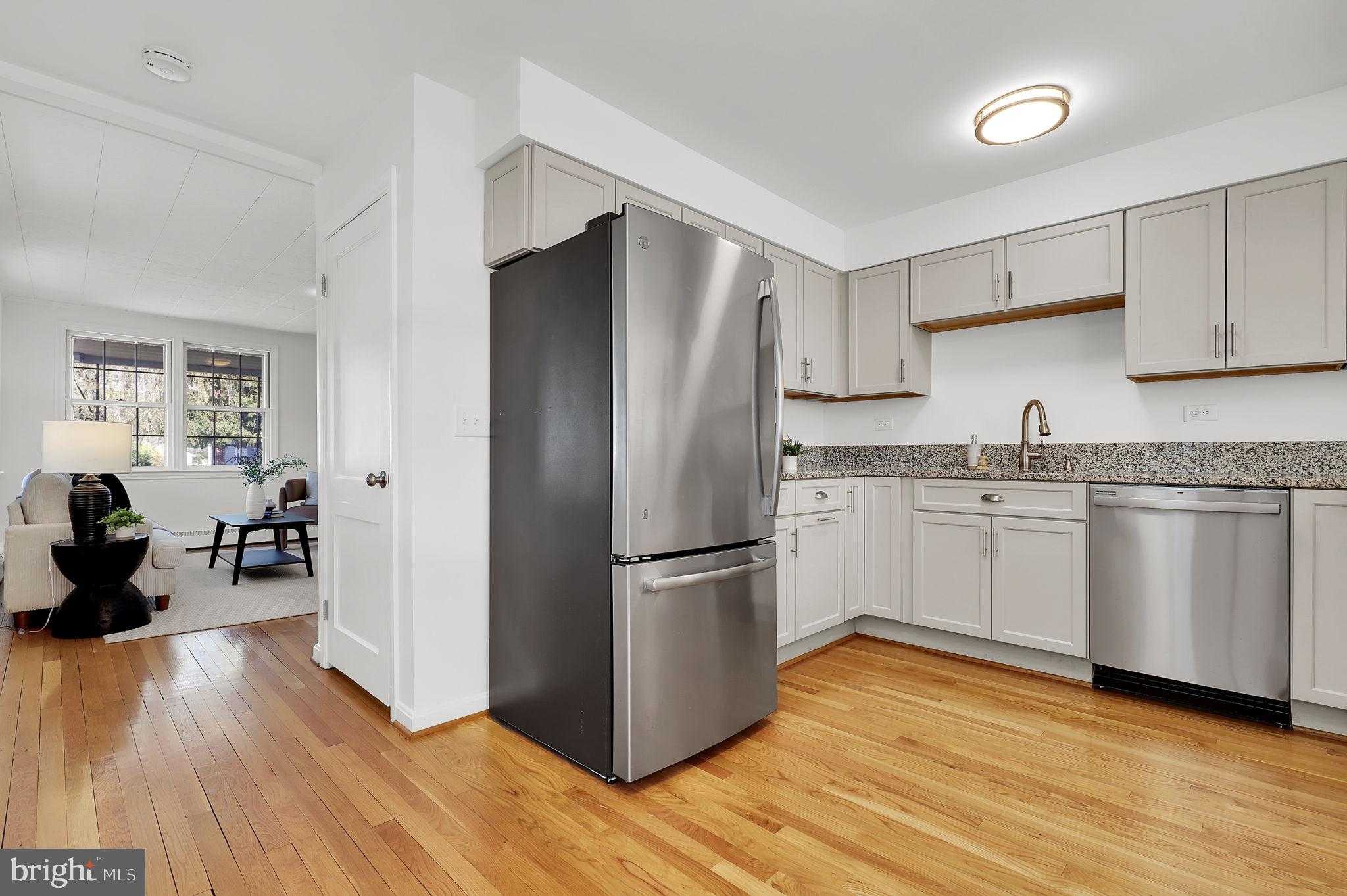 318 Willow Ave photo 6