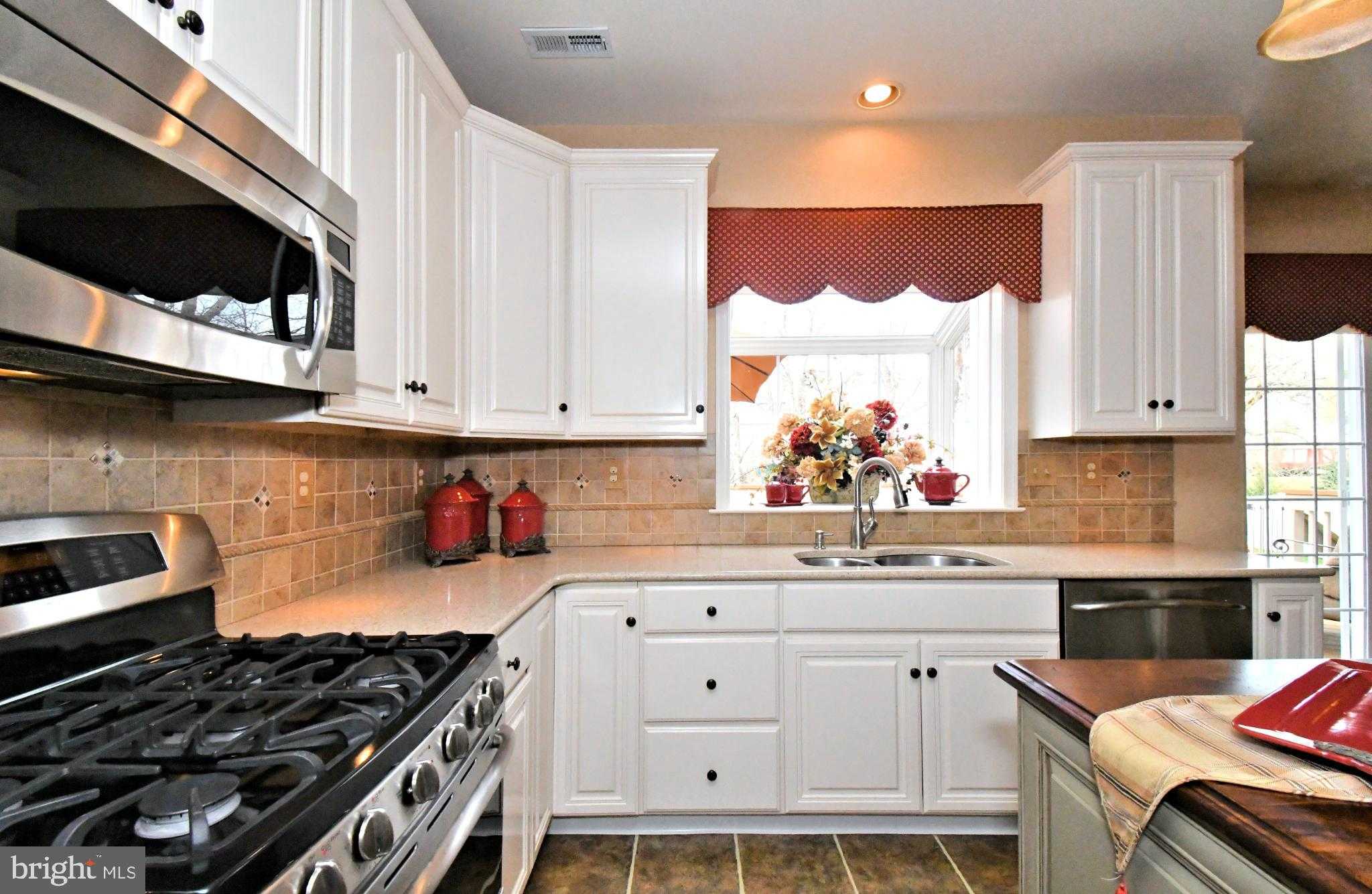 115 Hanover Ave photo 15