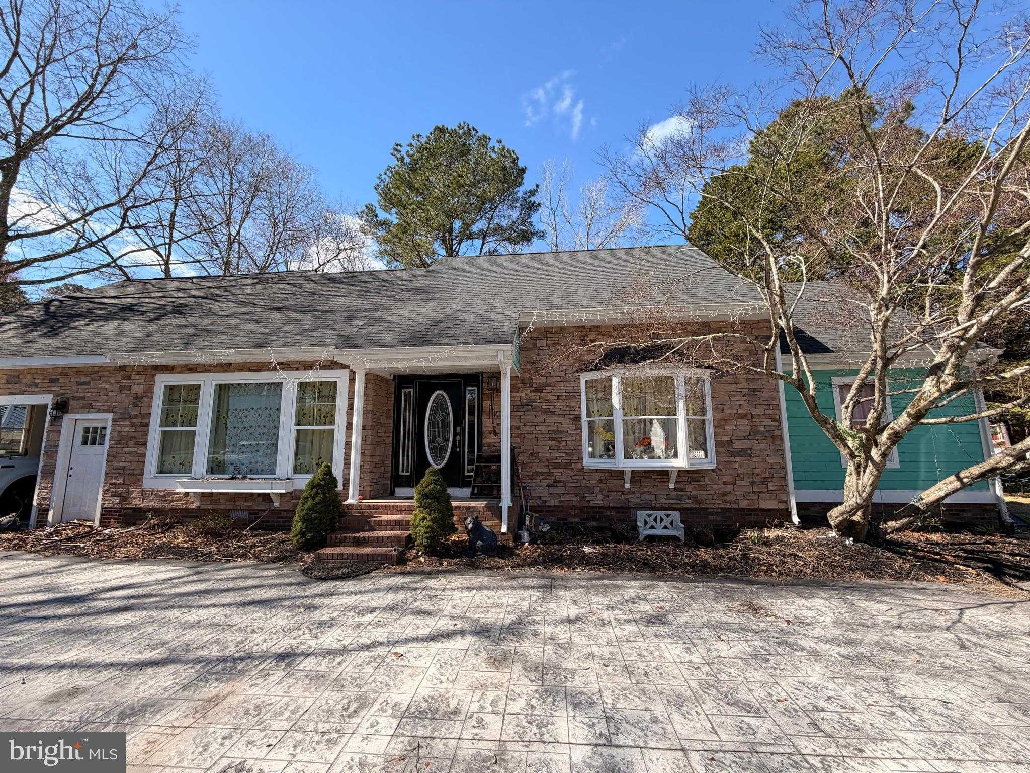 608 W Main St photo 3