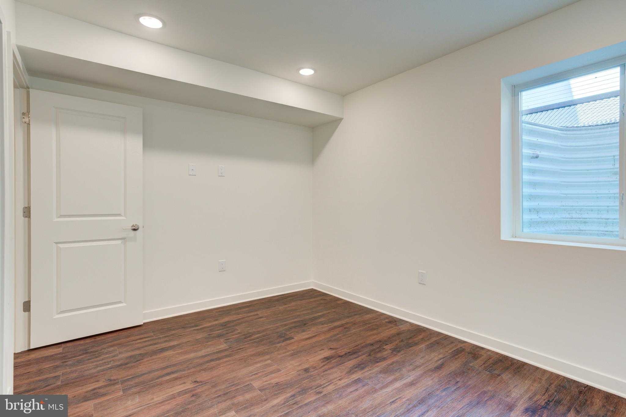 2478 Emerald St photo 31