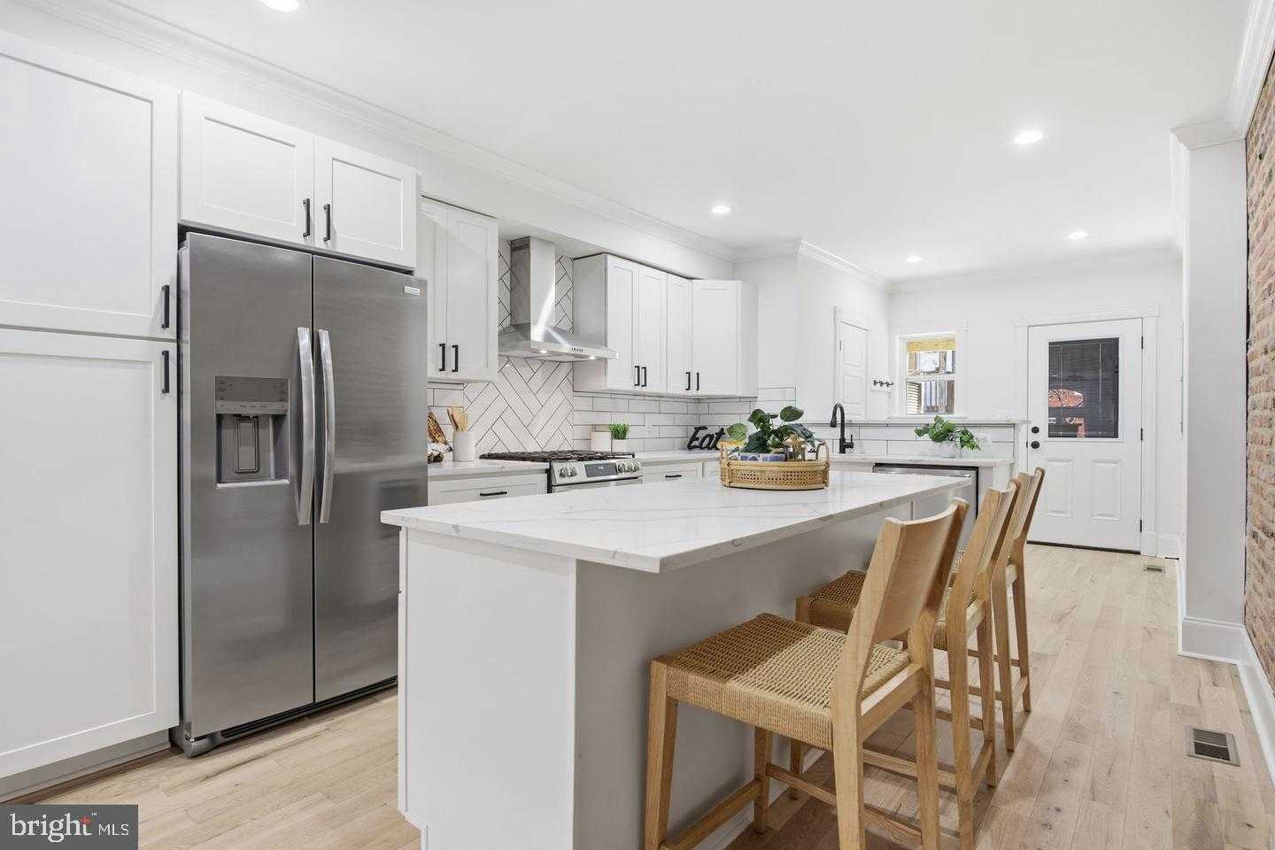 728 S Decker Ave photo 2